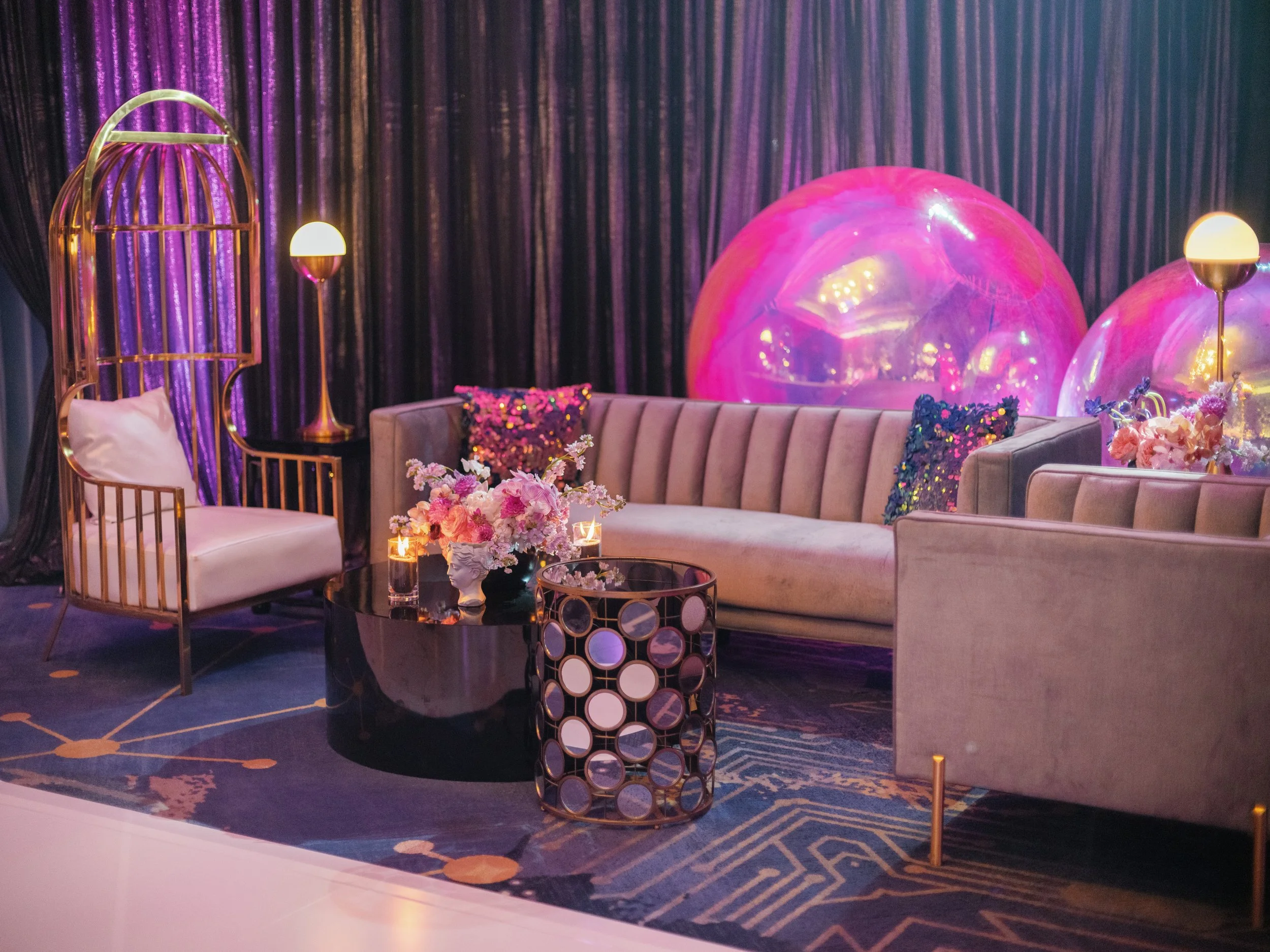 How to Style a Lounge Area That Guests Won’t Want to Leave