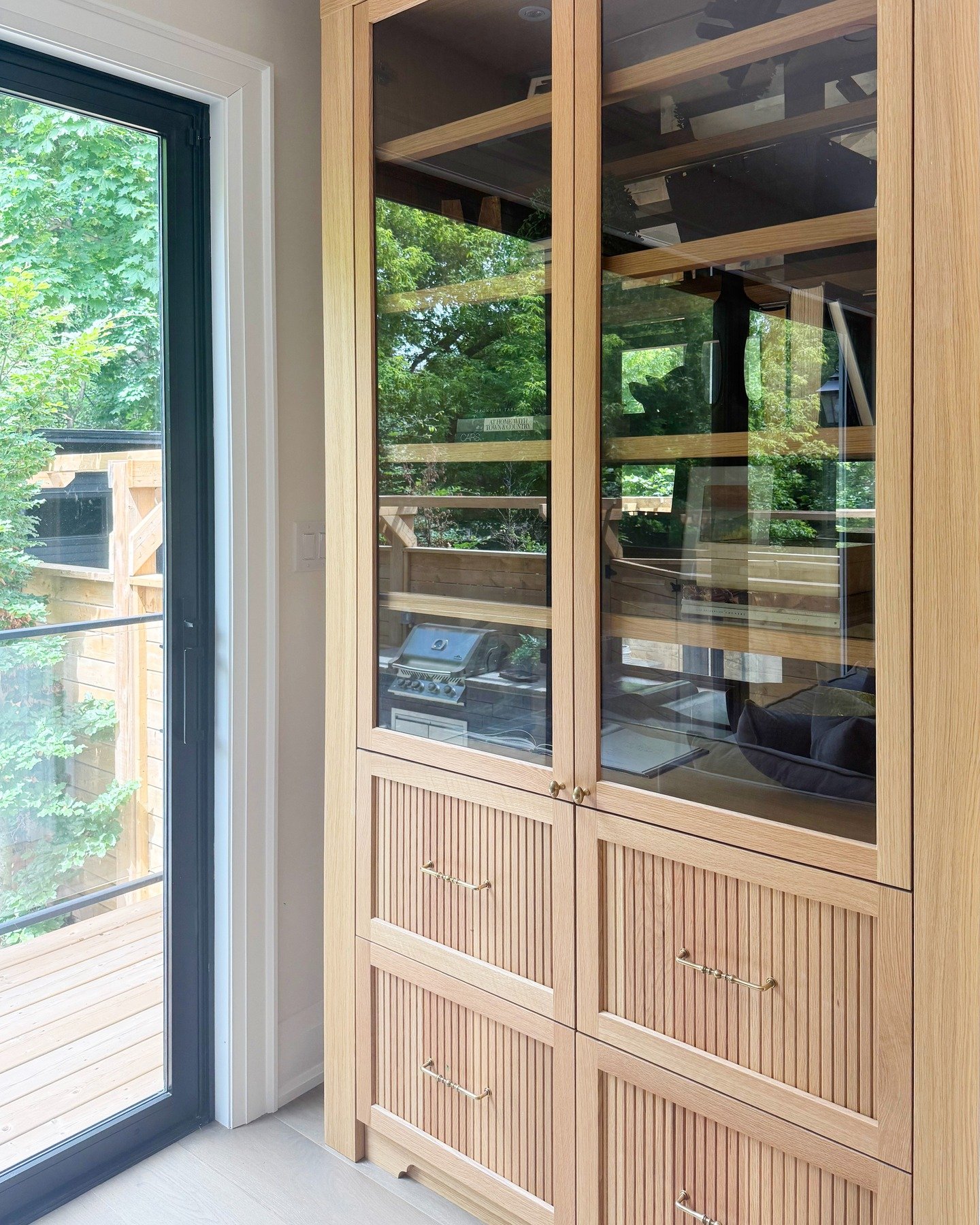 The beauty is in the grains. 

These custom built-ins are crafted from white oak, and if you look closely, no two panels are the same. From soft honey tones to warm caramel streaks, each board tells its own story, and that&rsquo;s exactly what makes 
