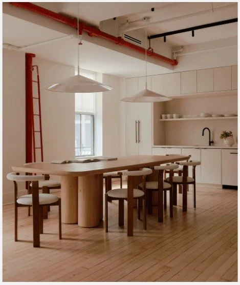 Less clutter, more clarity&mdash;embrace modern minimalist office design with clean lines, neutral tones, and functional elegance for a workspace that inspires productivity! ✨ #MinimalistDesign #officeinspo 

Designer: Elmo Studios
📸: William Jess L