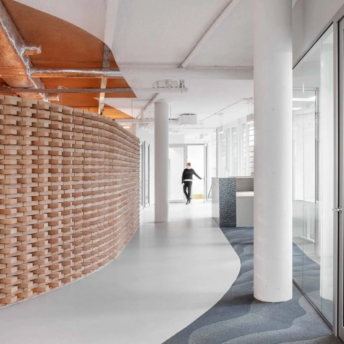 This office was designed by @firmarchitects to evoke the battle between water and clay. 

📸 Giovanni Nardi

#officefitout #officedesign #officeinspiration