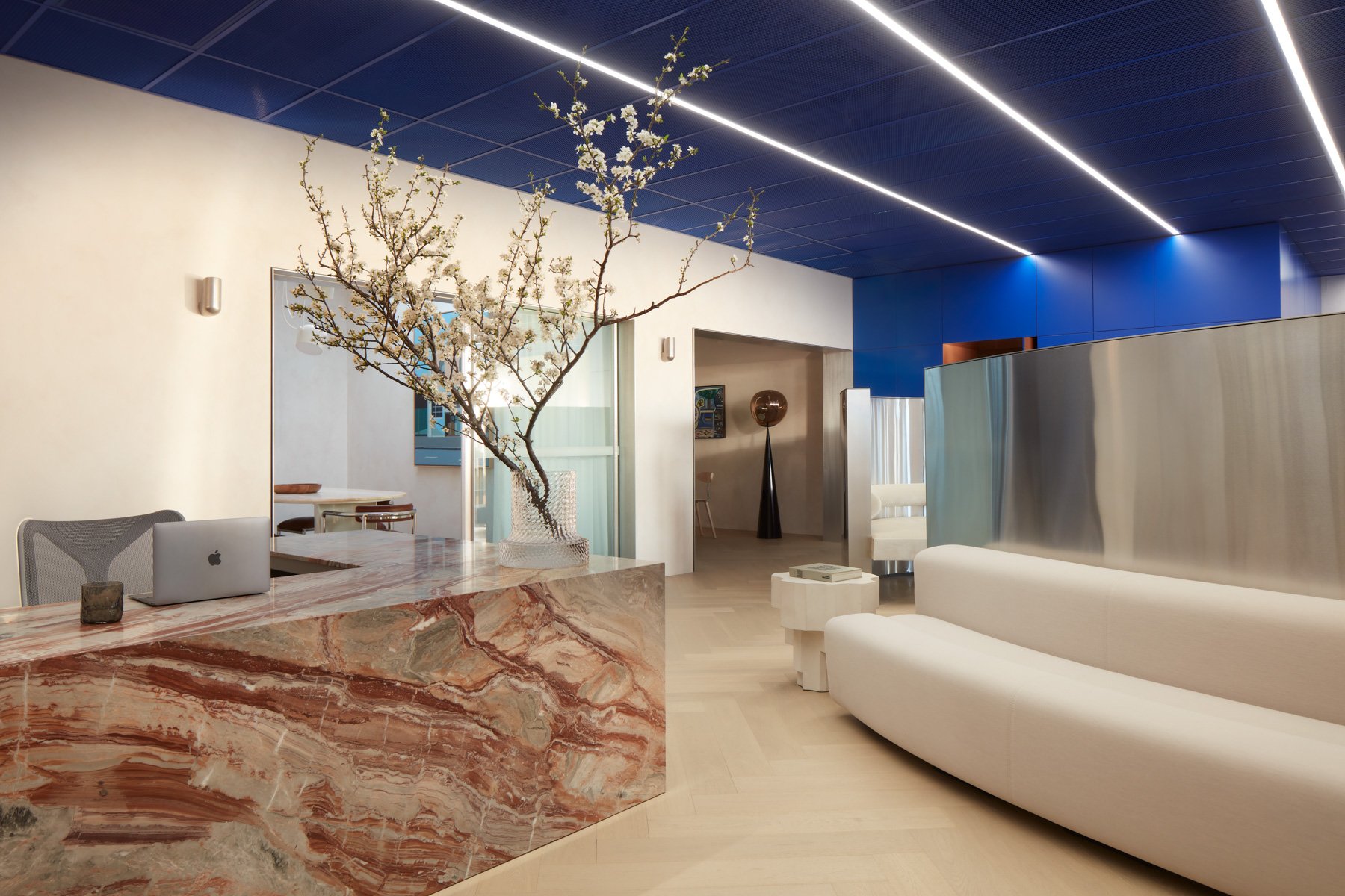 BresicWhitney LNS: A Bold Contemporary Workplace Woven into A Century-old Civic Shell