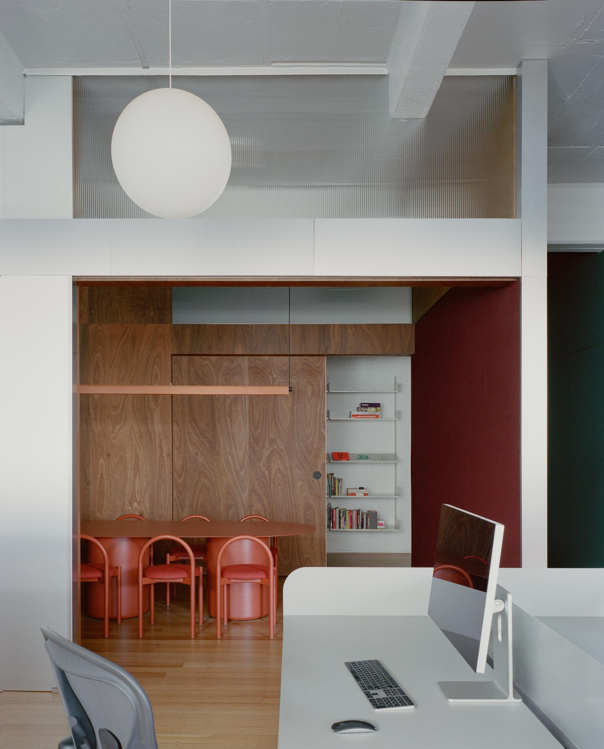 Studio Mass Office: A Creative Workspace Housed within An Old grain Store Built in 1990s