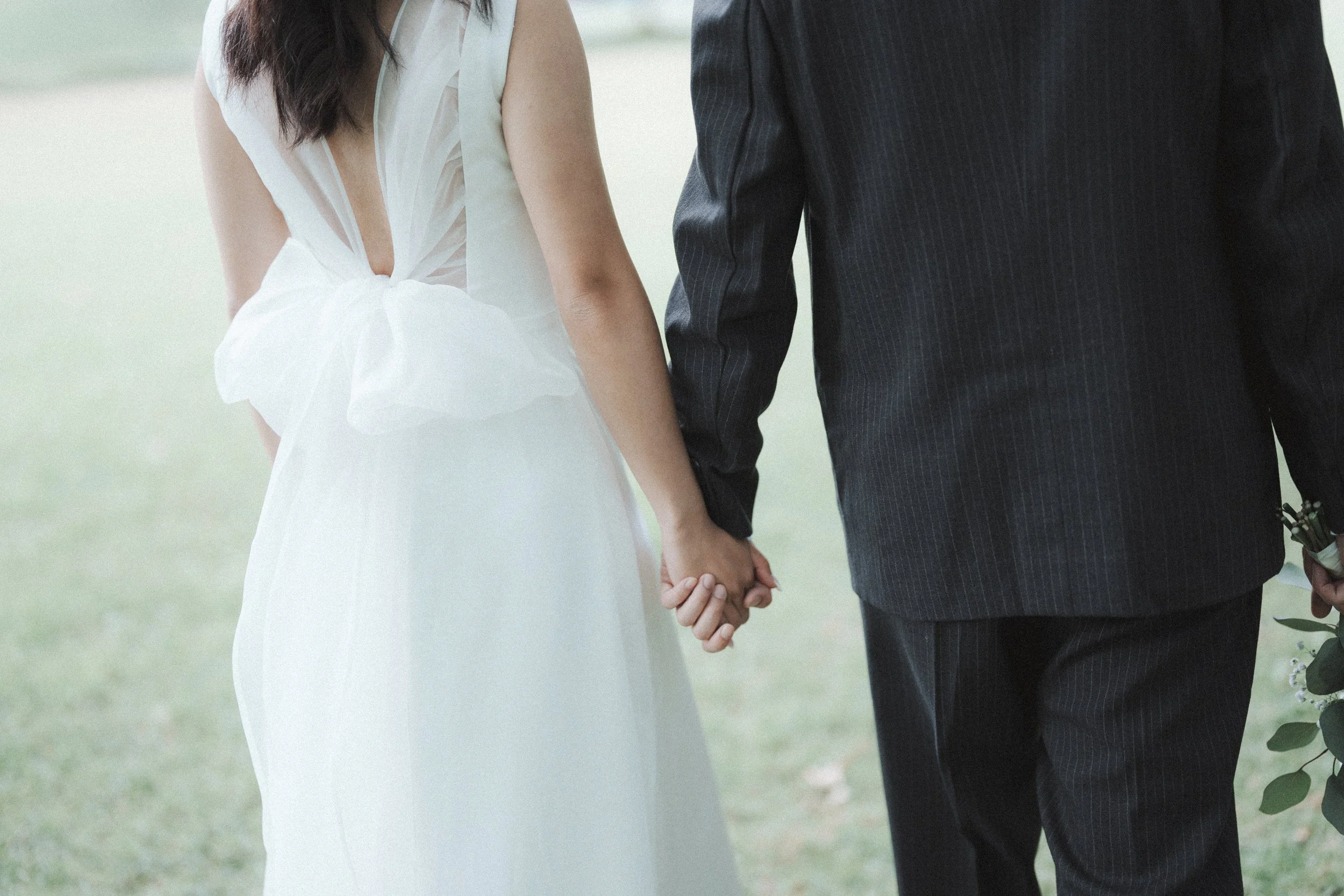 Chloe and Marco holding hands during their Stanley Park engagement