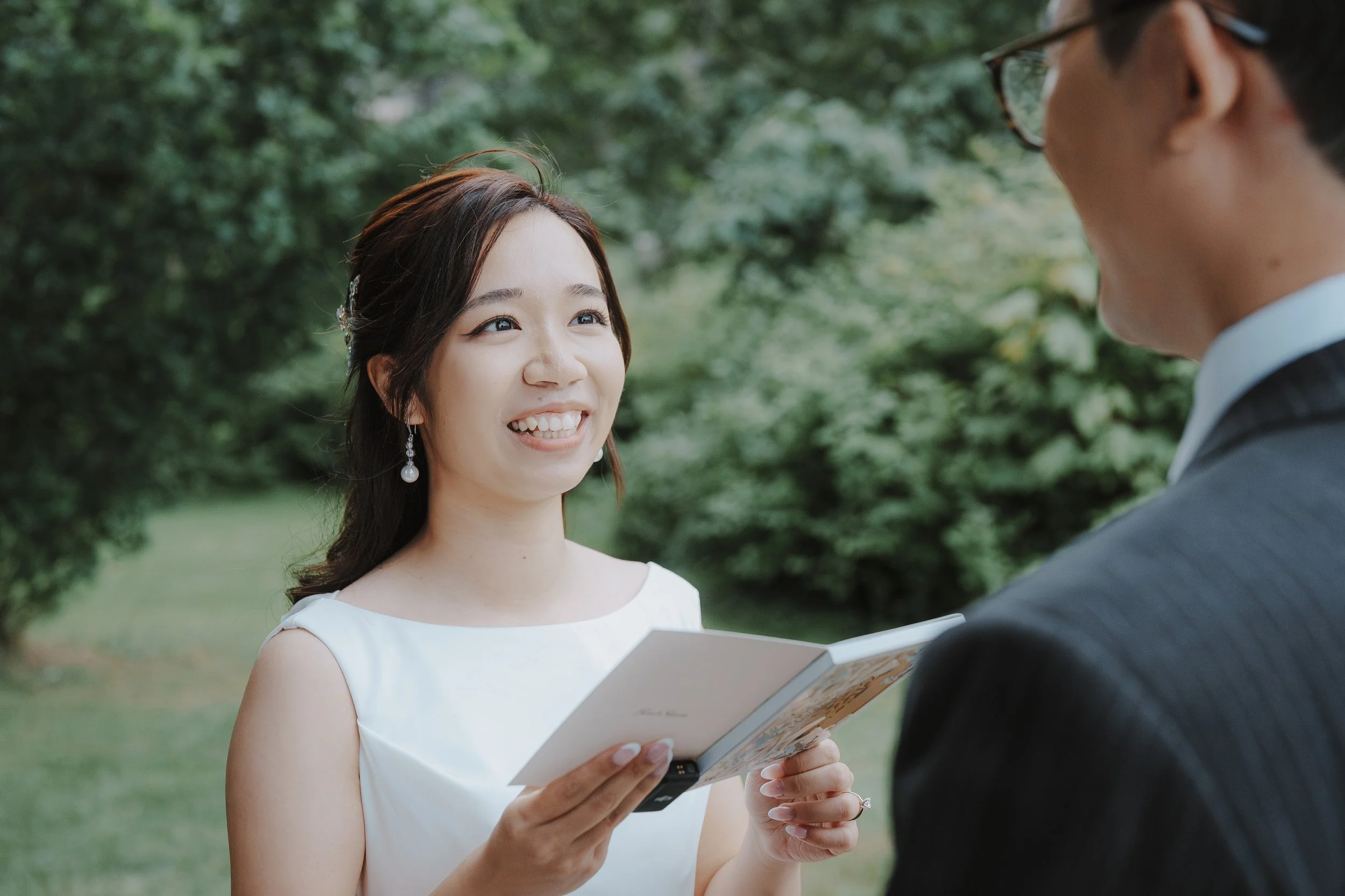 Chloe smiling with a keepsake card during the Stanley Park session