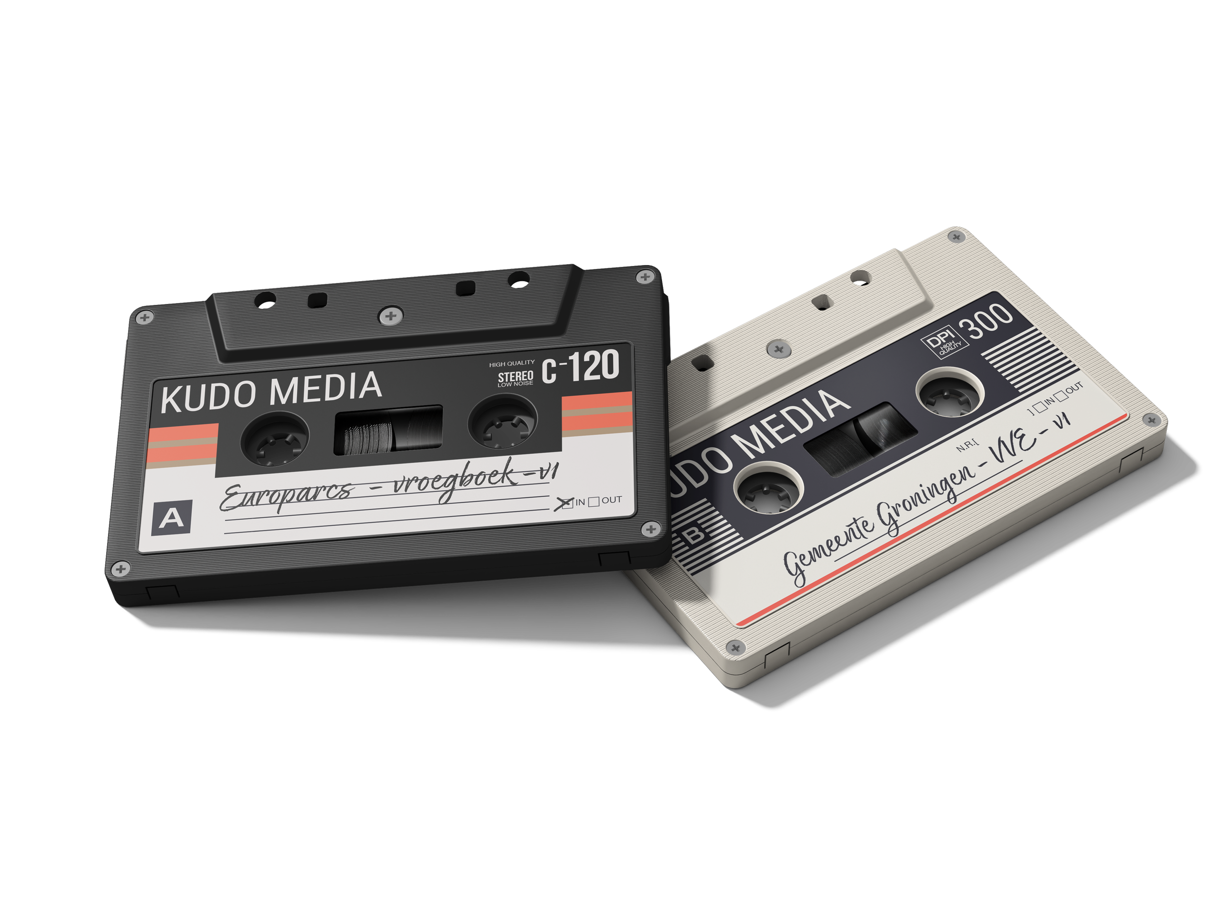 Twee oude woordenverband cassettebandjes, een zwart en een wit, met paperlabels en handgeschreven tekst.