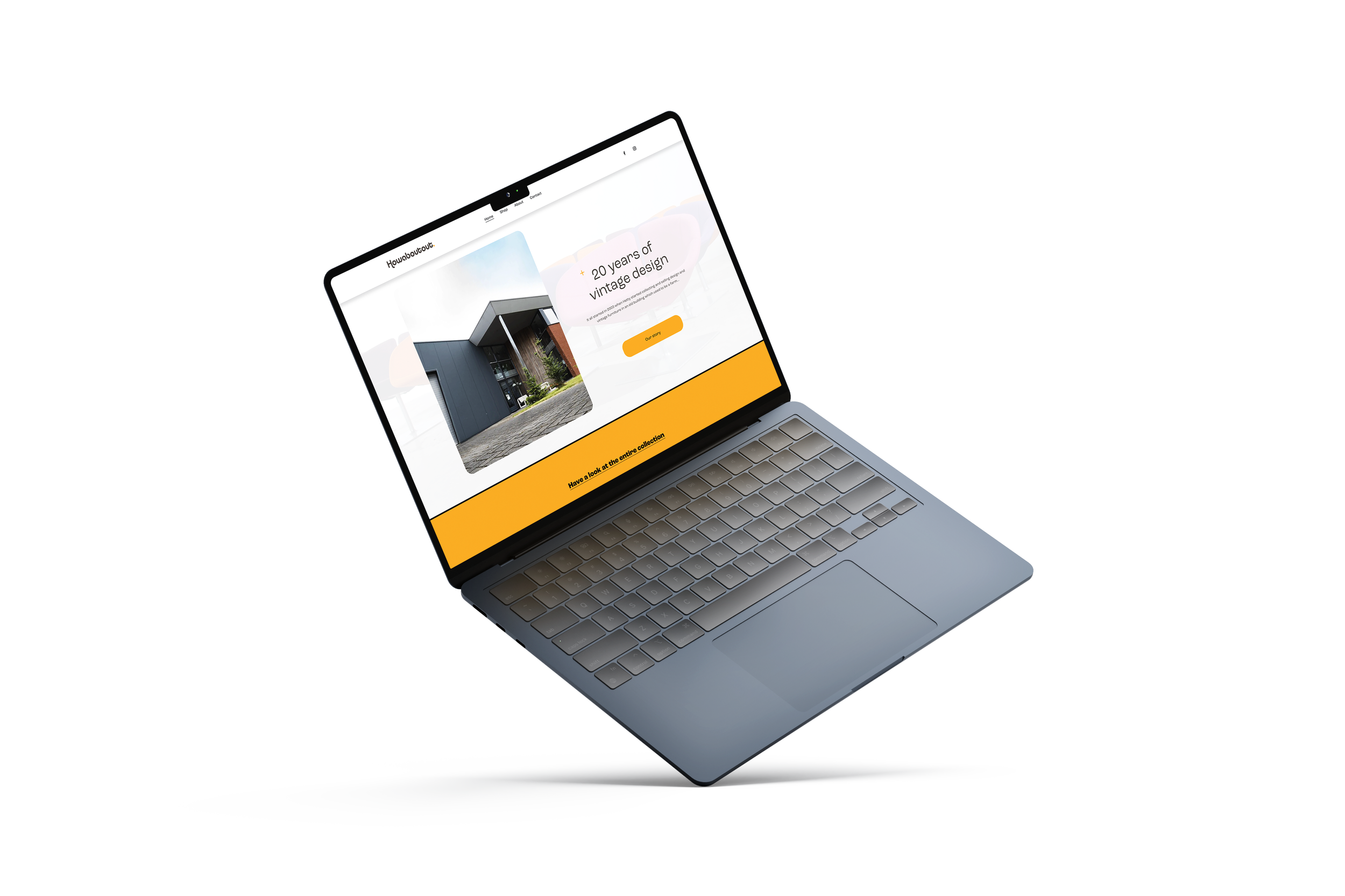 Een laptop met een open scherm dat een website voor een huisontwerp toont, zwevend in de lucht gegenereerd op een witte achtergrond.