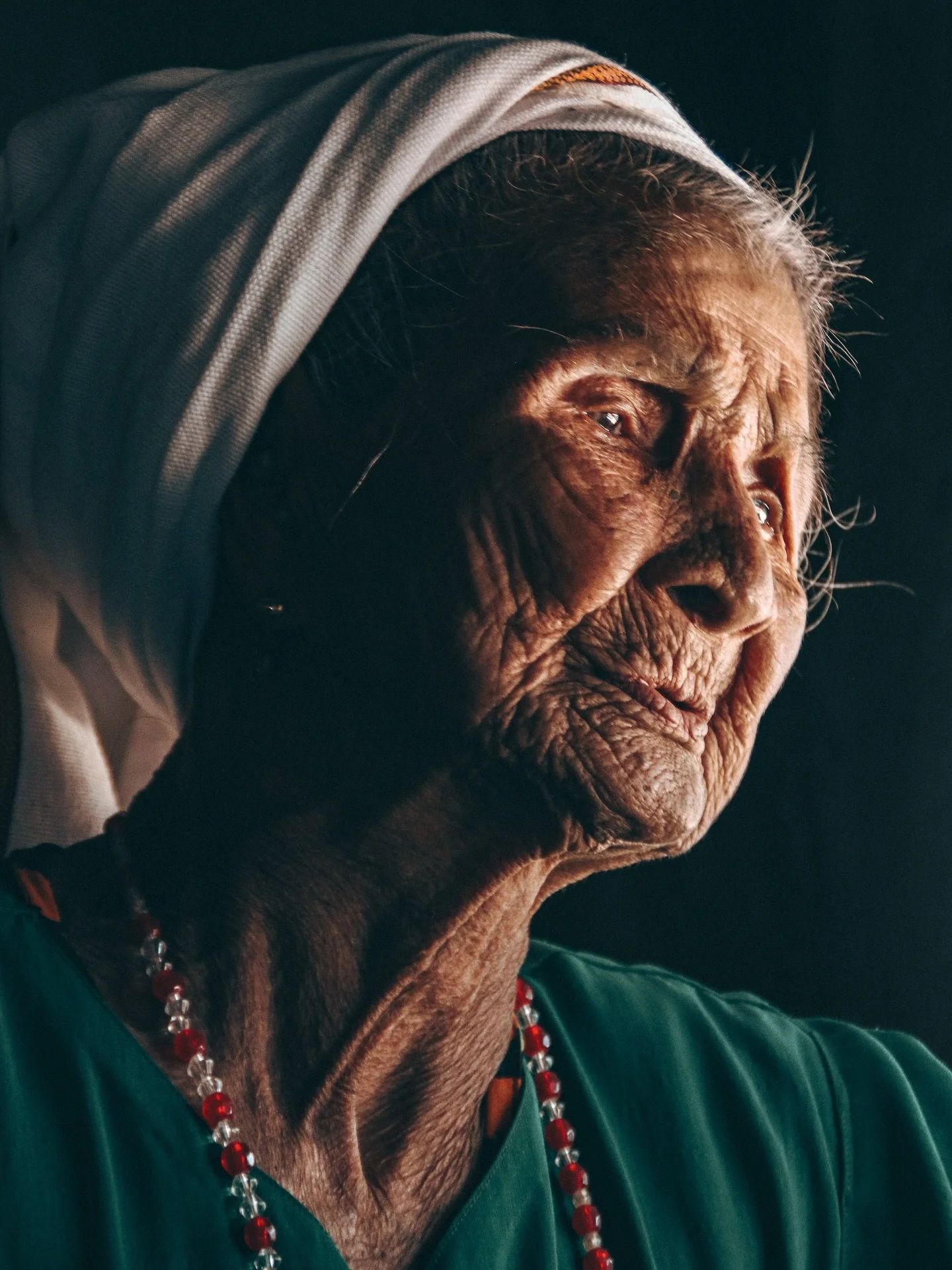 Side-lit portrait utilizing window natural life from the camera&rsquo;s right side. Taken in Southern Vietnam. 

#portrait #portraitphotography #portraits #portraitphoto #bangkokphotographer #bangkokphotography #bangkokphotographers #naturallights #n
