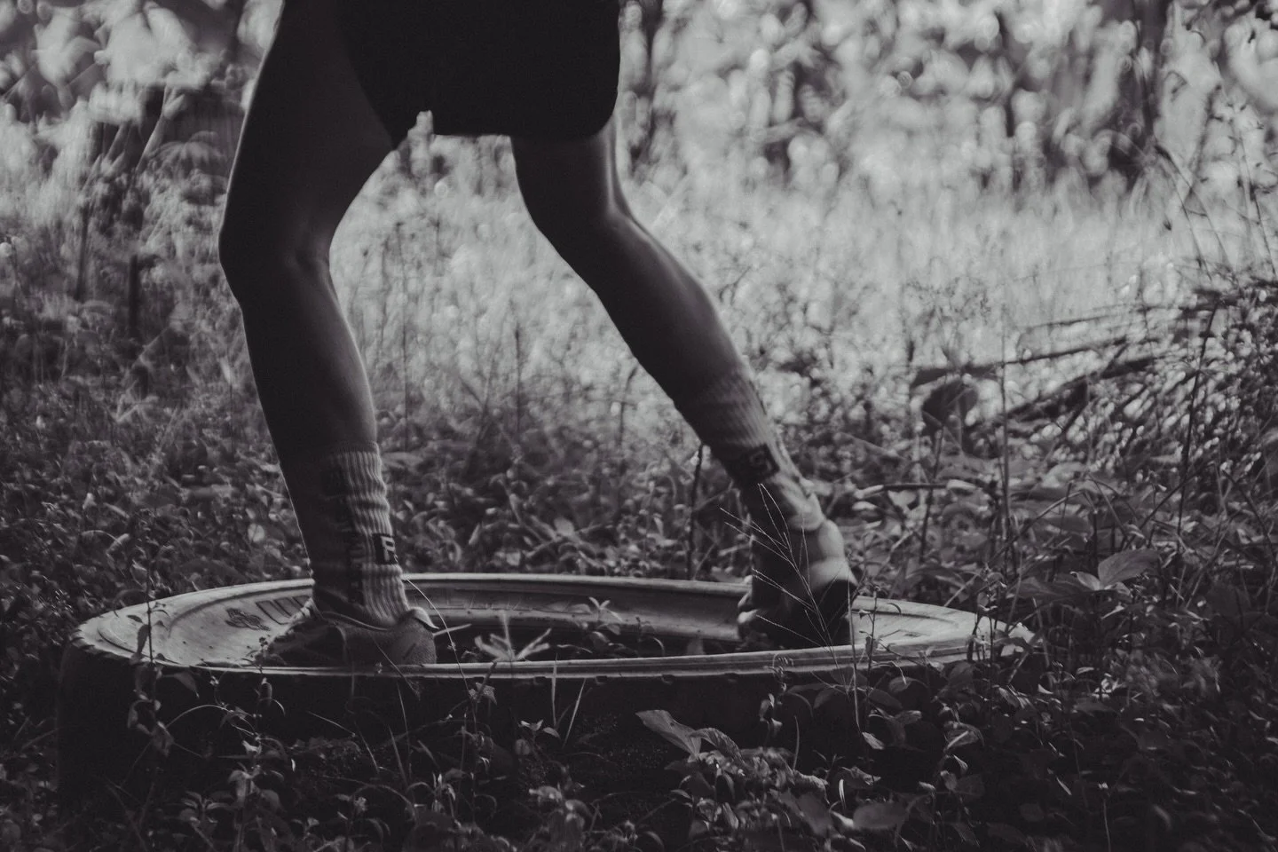 A fighter jumps repeatedly on a single tire, building explosive power, balance, and endurance at Por MuangPhet Gym. 

#muay #muaythailife #muaythaifighter #muaythaiphotography #documentaryphoto