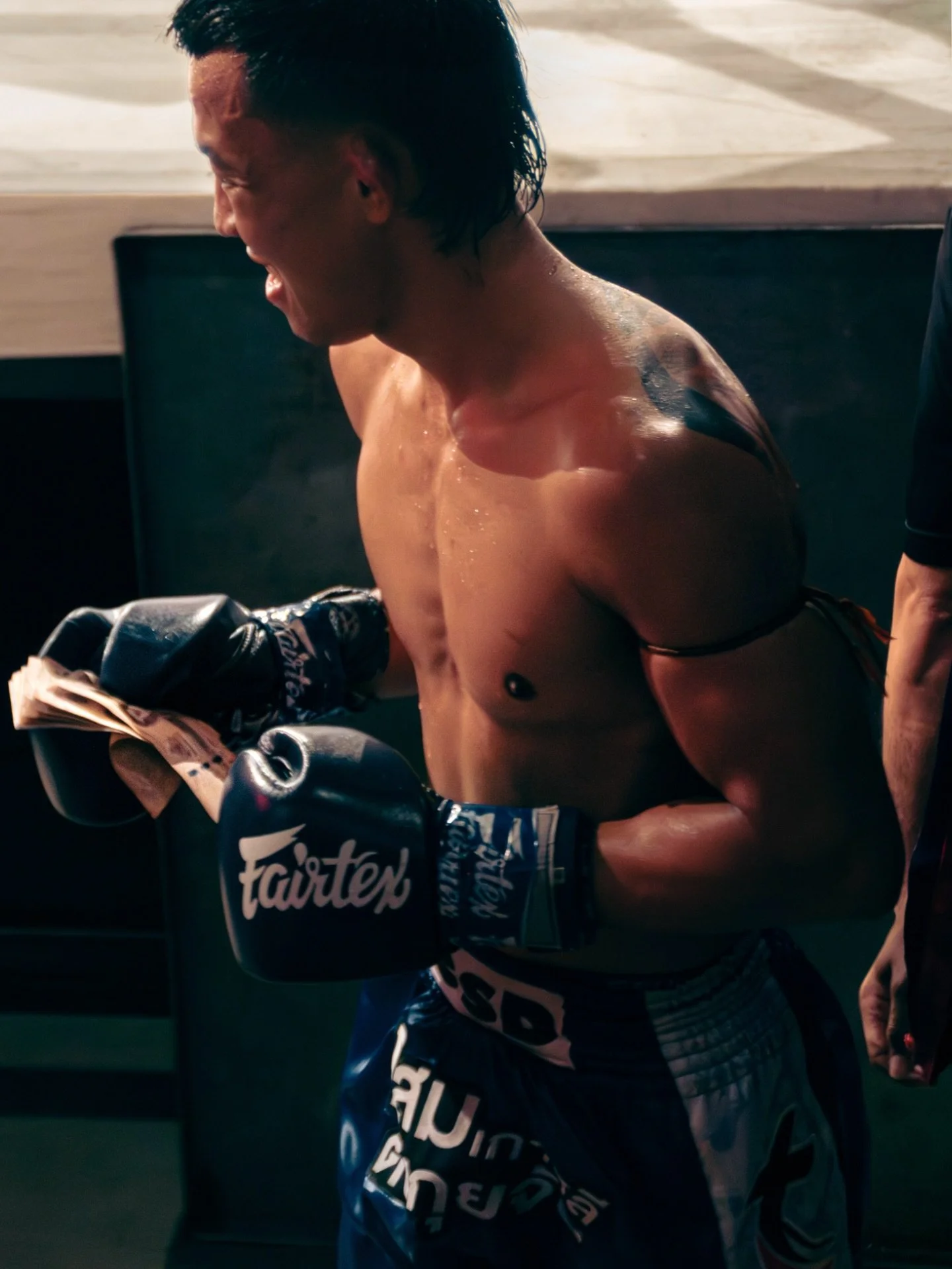 A win. 
.
.
.
#muaythaiphotography #martialartsphotography #nakmuay #nakmuaythai #photography