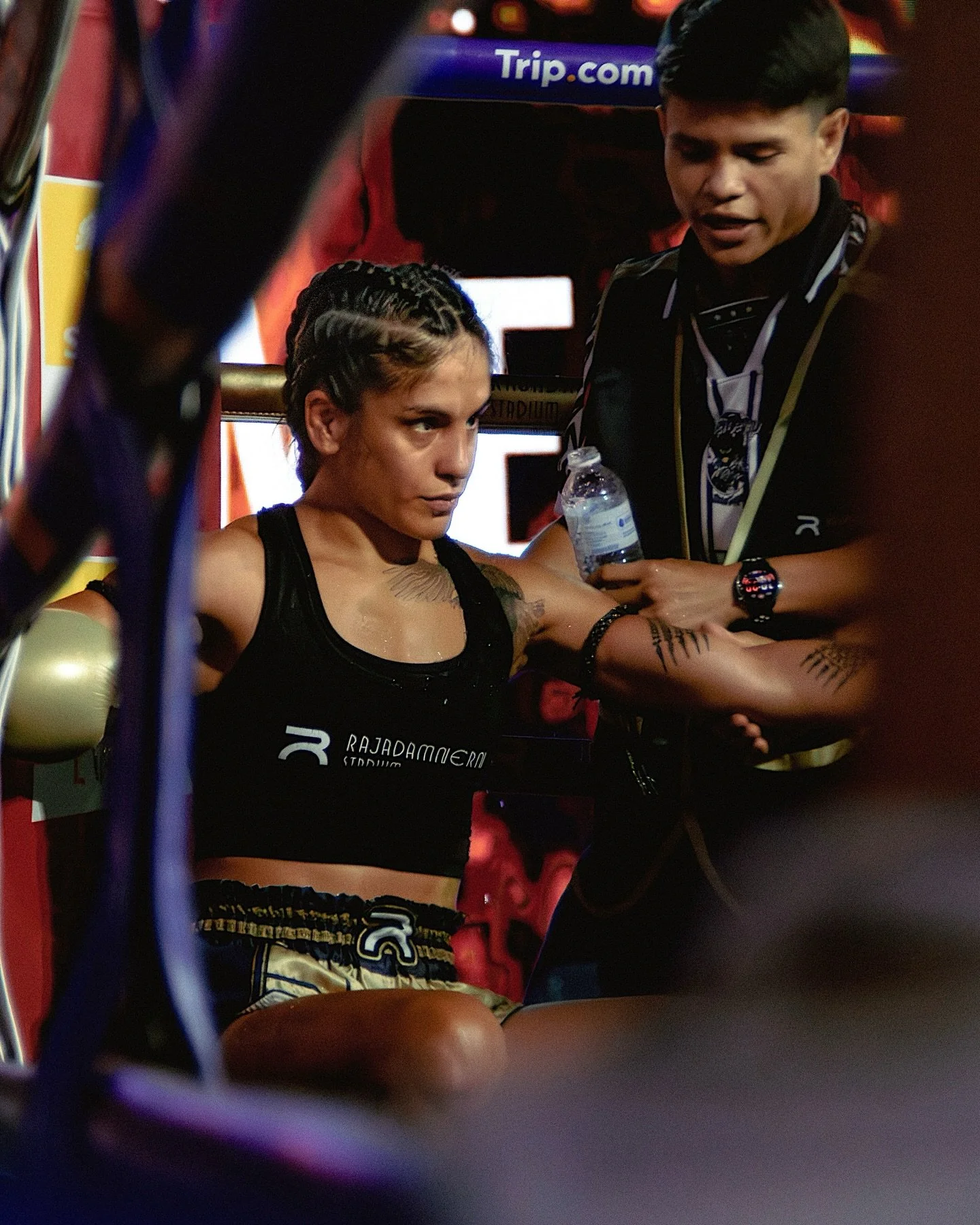 Ringside moments with @danilopez.mt 

#muaythaiphotography #rajadamnern #nakmuayying #femalemuaythai #photography