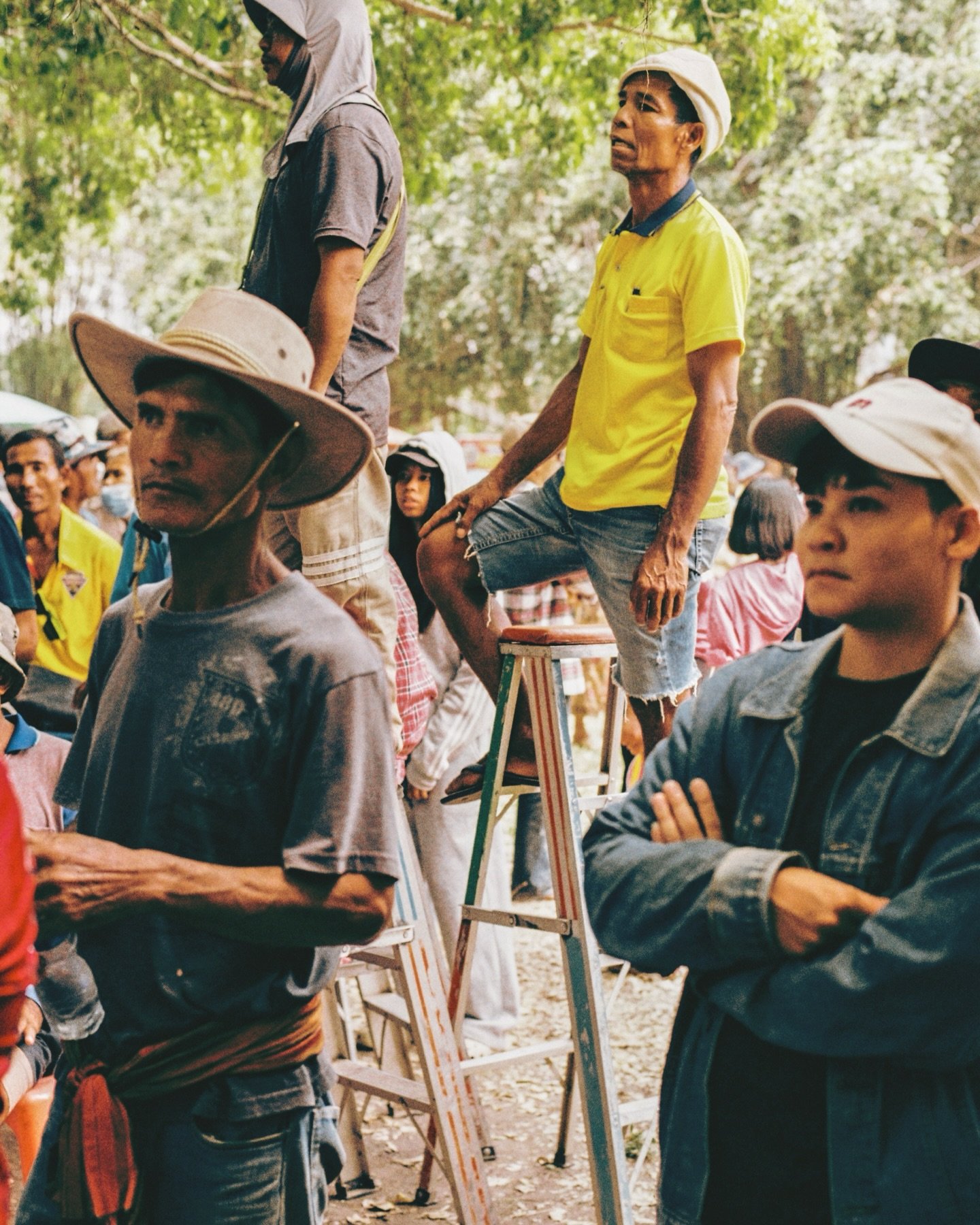 Locals watching Muay at a temple fair in Surin, Isaan, Thailand &bull; Film ISO 400 

#filmphoto #filmphotography #muaythaiphotography #documentaryphotographer #muaythailife