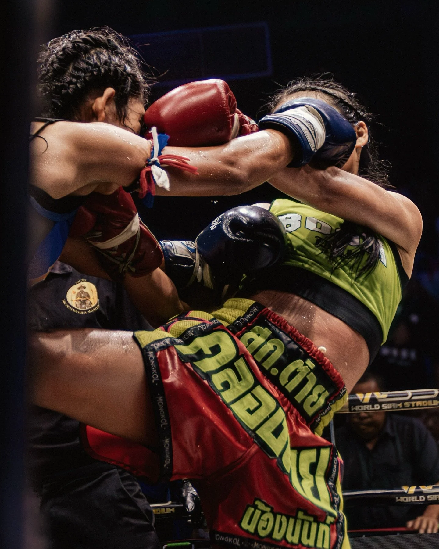 A week before Ployjan Sitnayokdam&rsquo;s (@krm_nhxmmm) ONE Friday Fights 149 bout against Vanessa Romanowski, she was at @siamrealcombat supporting her 15-year-old sister, Nongnan Sor Kor Taikhlongtoei (@imununixc), who was fighting for a 160,000 TH