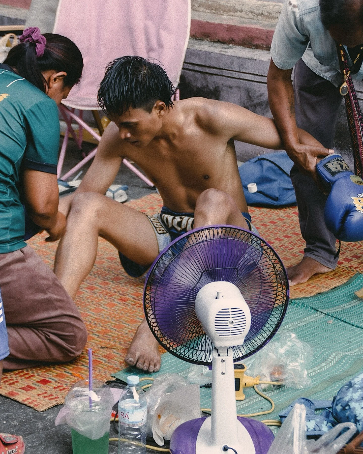 After the fight. 

#muaythaiphotography #muaythaiphotographer #nakmuay #nakmuaythai #muaythai