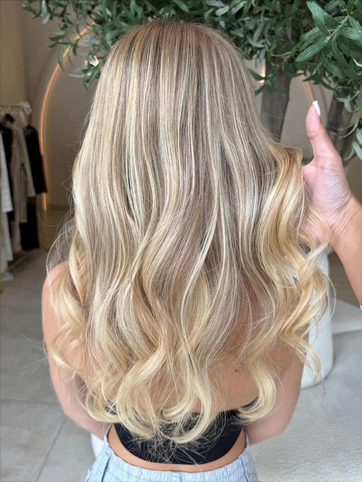 NEW STYLIST DISCOUNT🚨

Meet @charissewelchhair the newest member of the Glo team 🤍 

To celebrate Charisse joining our team we are offering 10% off colour ✨