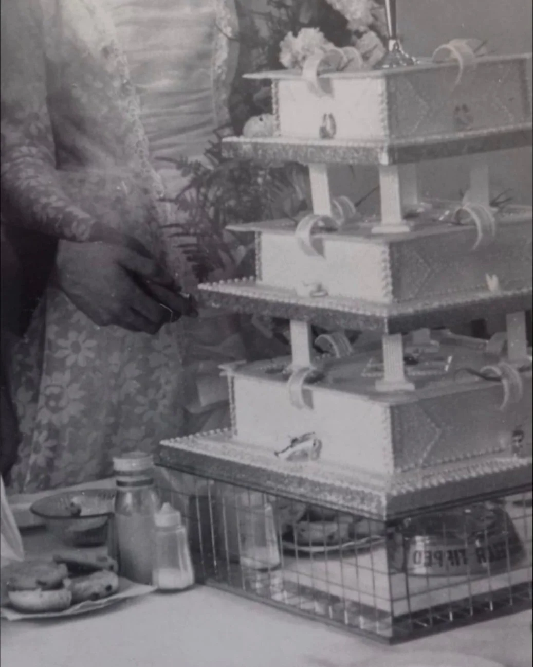 Look at this stunner of a cake..... My Grandma and Great Grandma both made wedding cakes, and I grew up surrounded by the smell of baking.

Its amazing to look back at all that intricate detail.... this was my Grandmas cake and what a stunning dress 