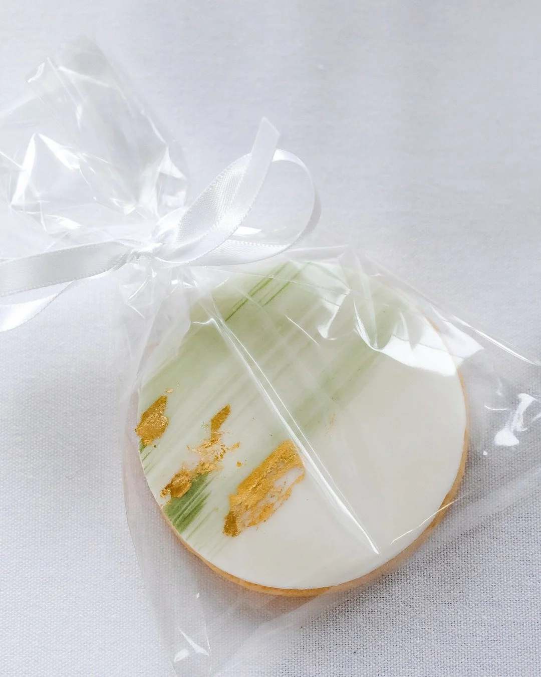 Every guest remembers the little details, especially the edible ones.

Wedding favours can be both beautiful and meaningful.

From iced biscuits and delicate macarons to brownies, blondies, and baked donuts, each option can be styled to match your co