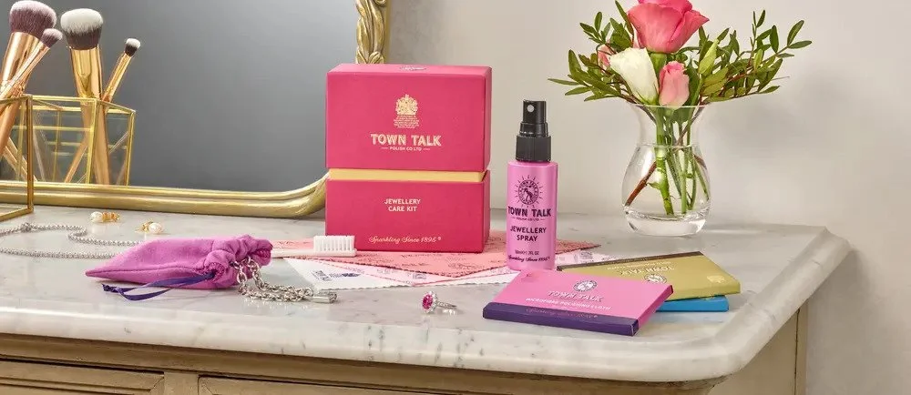 town-talk-luxury-jewellery-care-kit-16x9.jpg