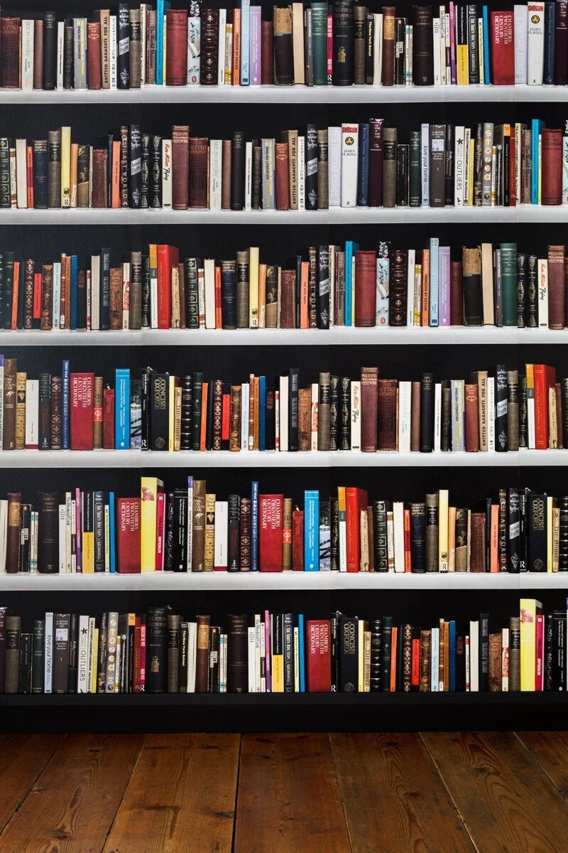 BOOKSHELVES-(black)---Tracy-Kendall-Wallpaper-(photo---Ollie-Harrop)-(1)-020f13b7dce7c7e1a27f080fc6f9f545.jpg