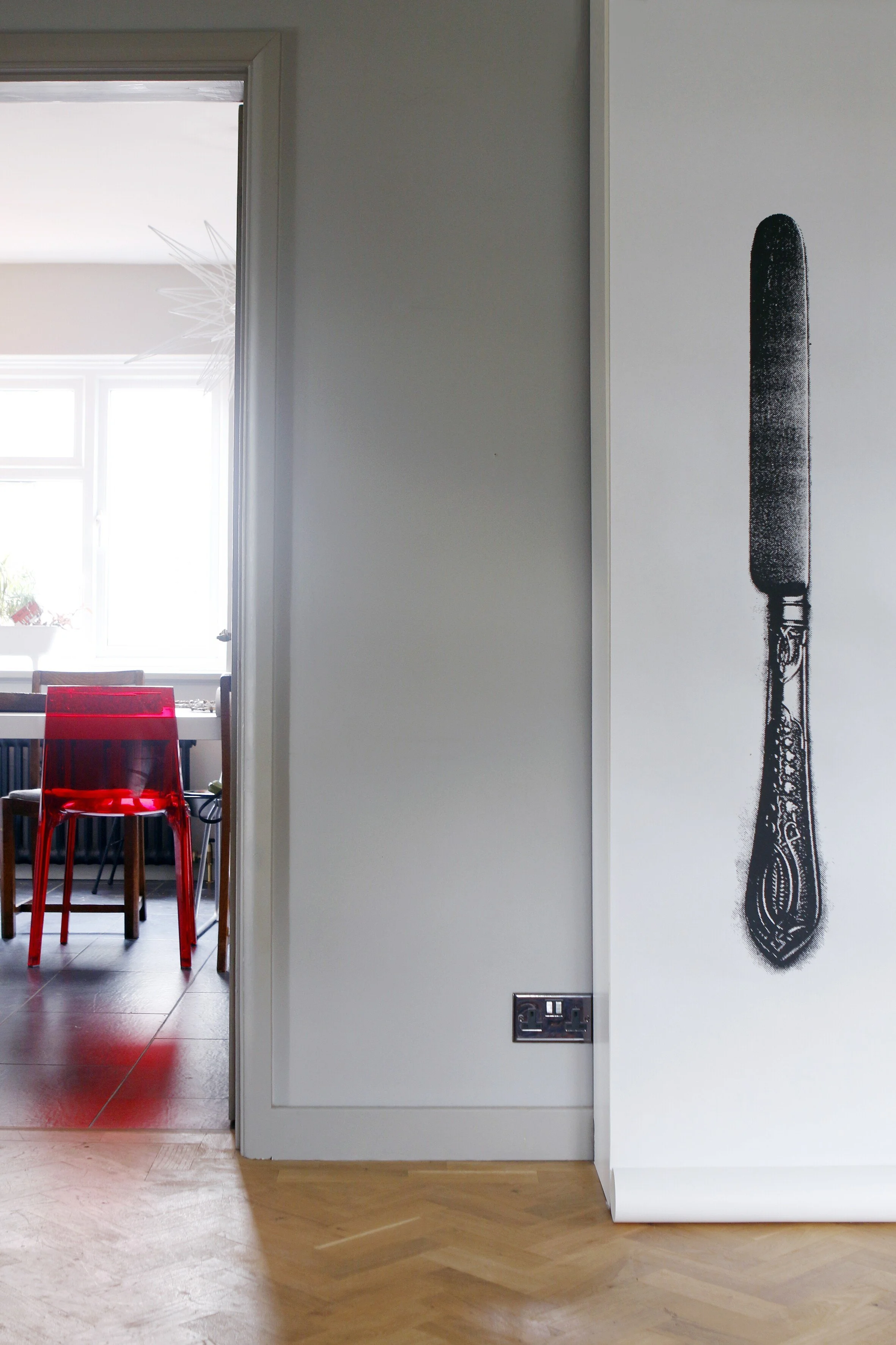 SMALL-KNIFE---Tracy-Kendall-Wallpaper-f0d39a970cb798821fe77633ad8454cb.jpg