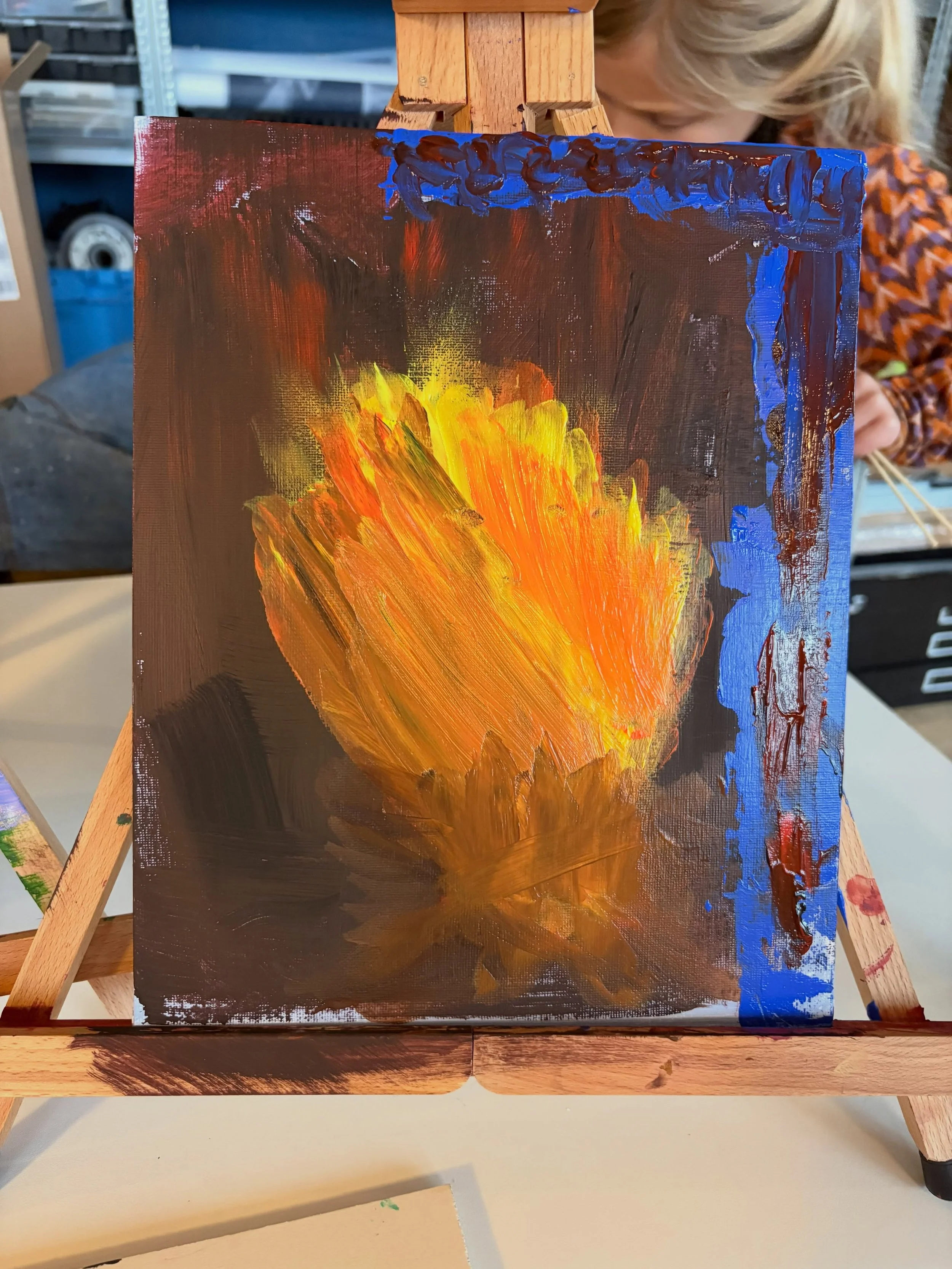 Vlammenzee in het atelier.