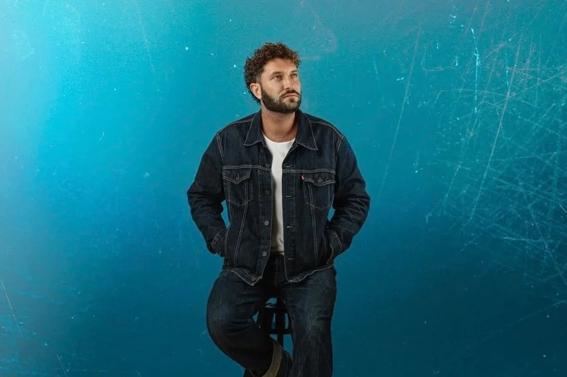 Billy Lockett releases new track “Out Of The Blue” 