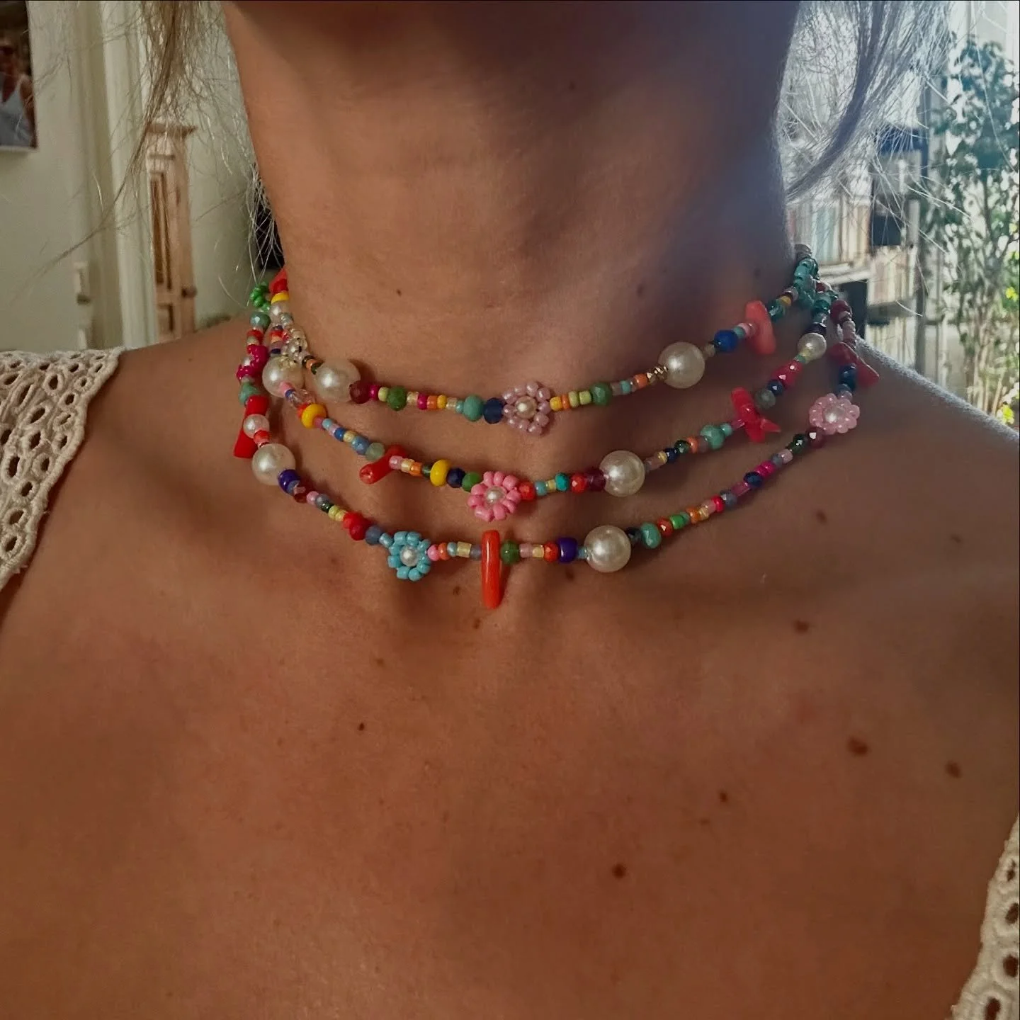 Una? Due? Tre?

Si possono mettere da sole o tutte insieme.
Collanine colorate fatte a mano, disponibili ora!

Scrivimi per scegliere la tua 🌈🌼

#8ottolab #collaninefatteamano #estate2025 #coloriaddosso #handmadejewelry