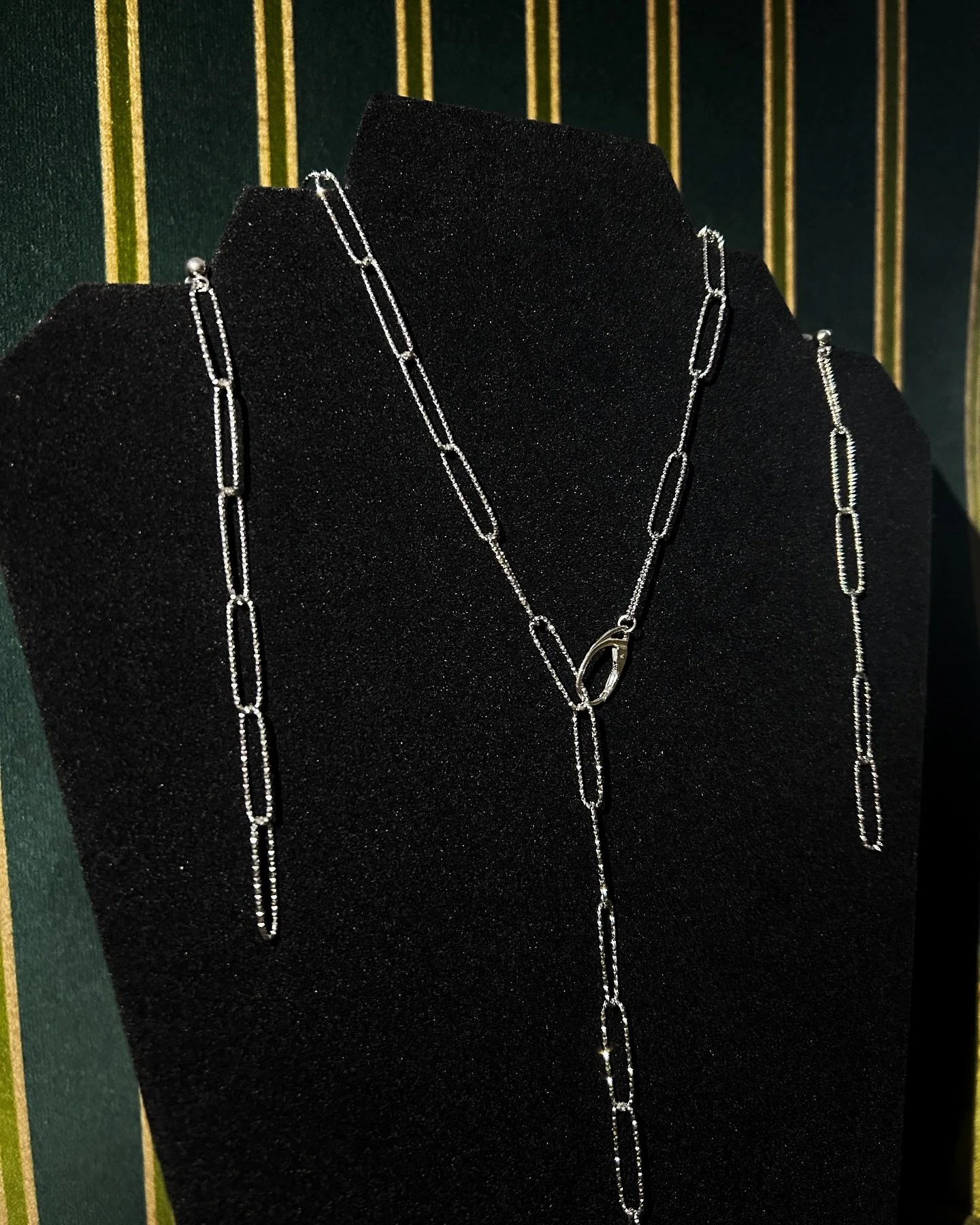 &hellip;anche con gli orecchini abbinati