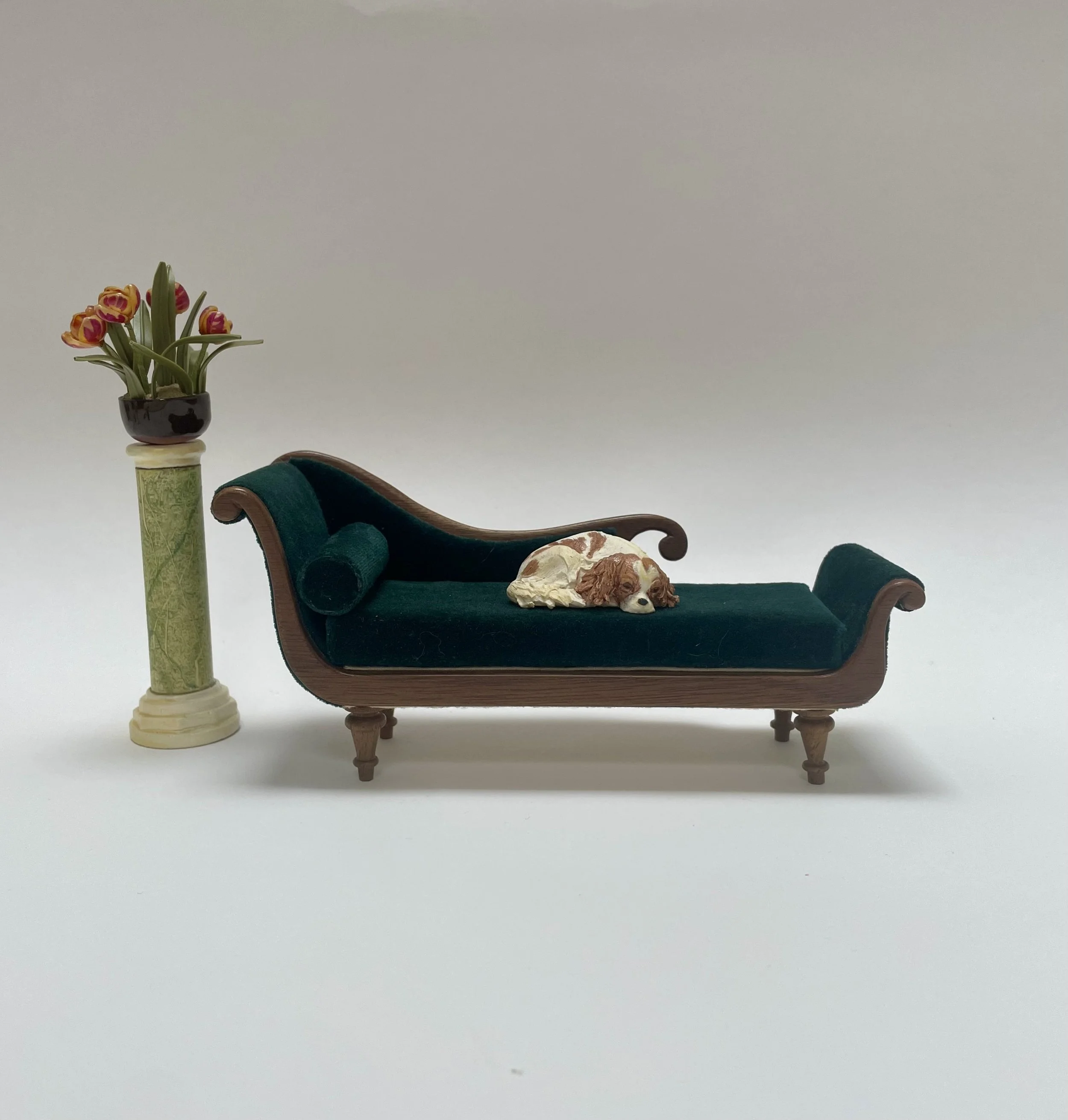 Elegant Chaise longue in green velvet