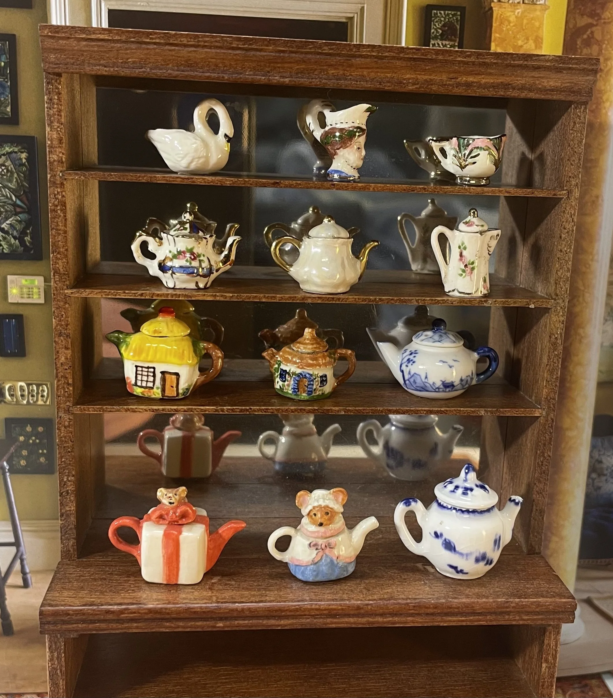 Teapots & decorative tableware