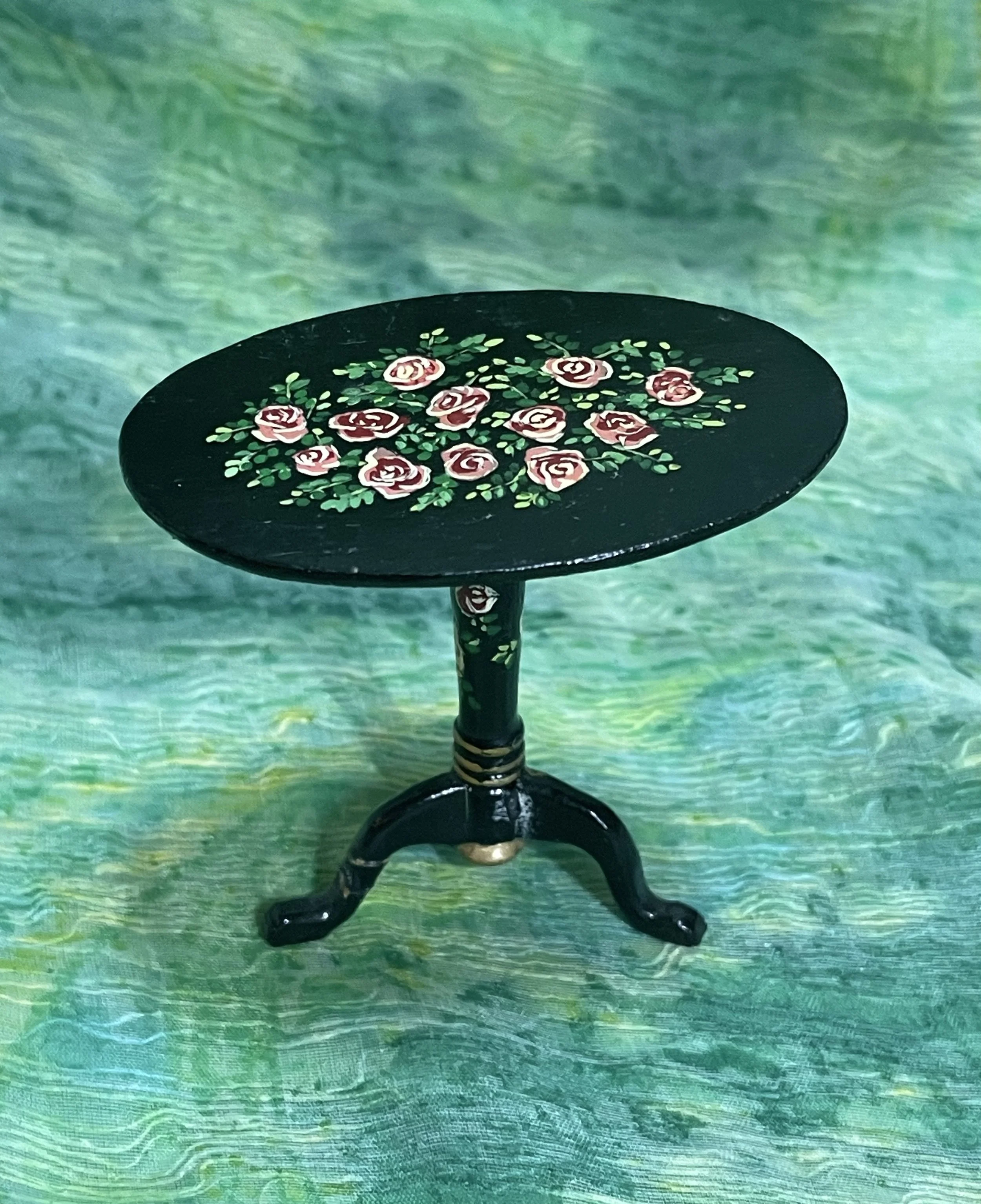 Decorative oval table