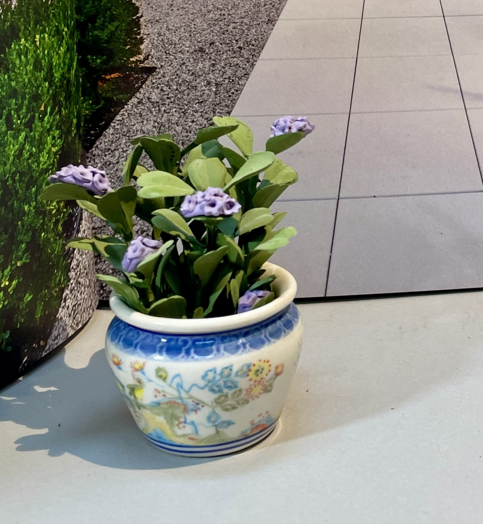 Decorative pot with Hydrangeas