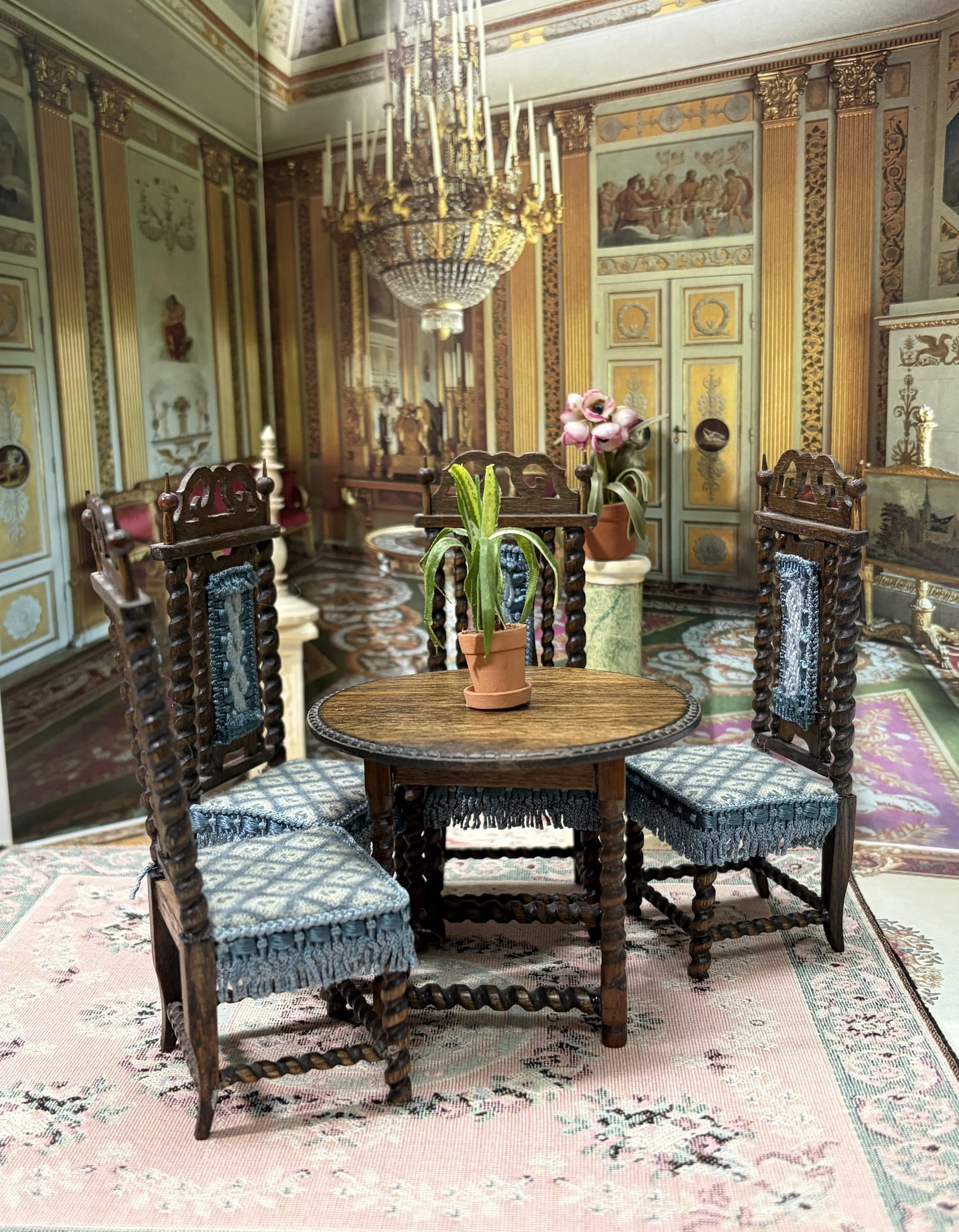 Elizabethan dining table & chairs