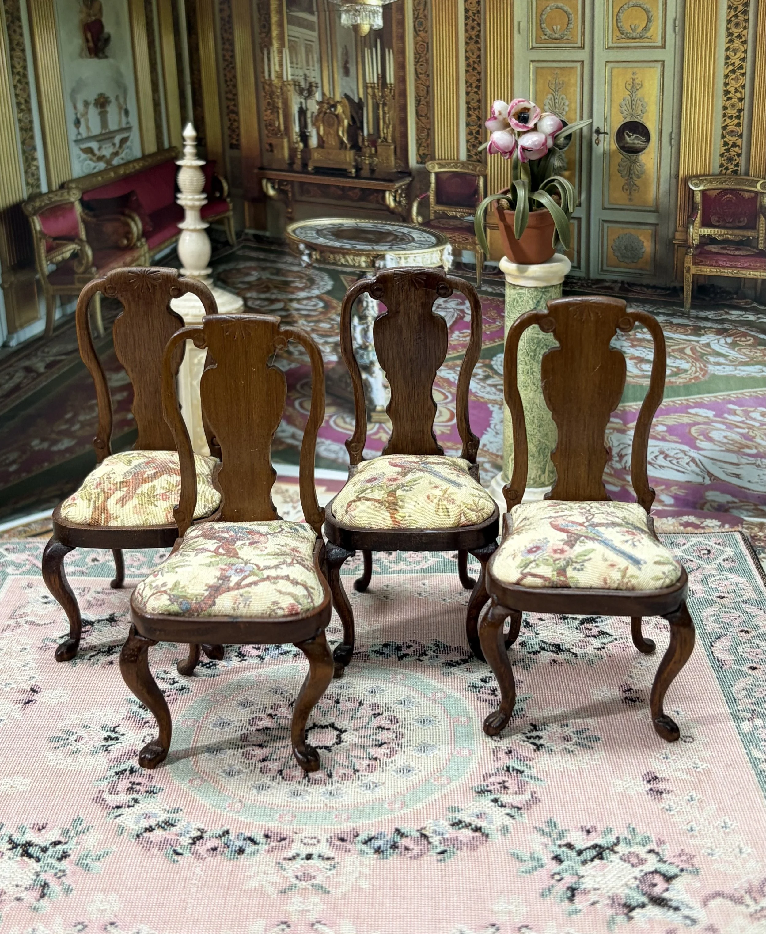 Cabriole leg dining chair