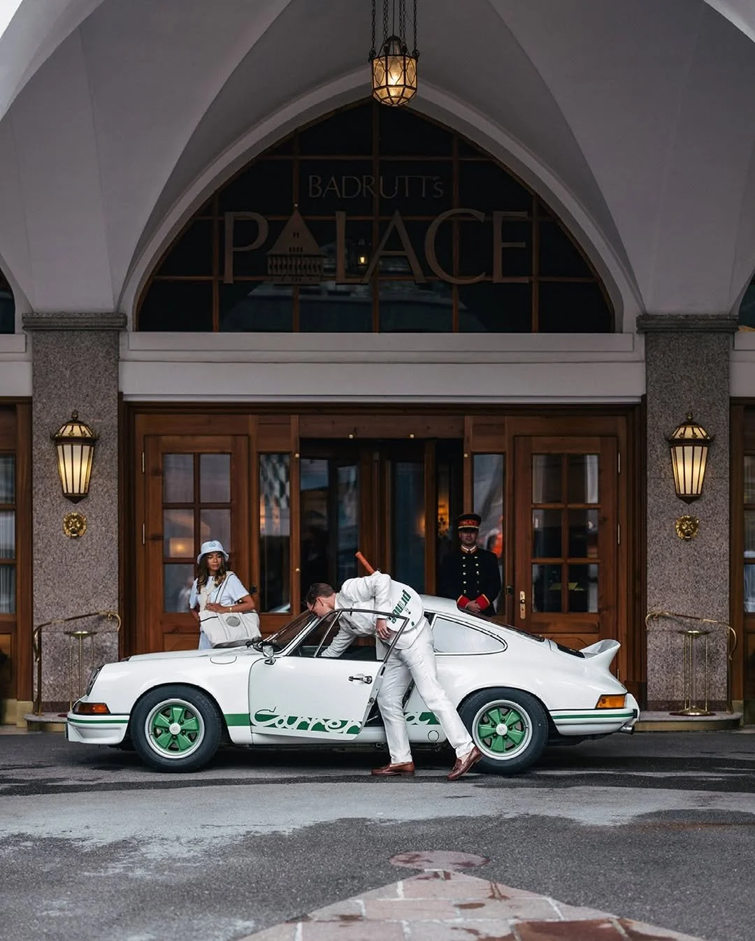 Elegance knows no off-season, and when the sun is out it’s time to bring some “Icestyle” to the .jpg