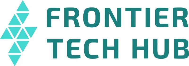 Logo du 'Frontier Tech Hub' avec un symbole géométrique de triangles et le texte en majuscules.