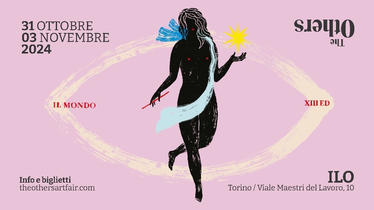 Locandina dell'evento The Others Art Fair 2024 con date dal 31 ottobre al 3 novembre, mostra un'illustrazione stilizzata di una figura umana femminile nuda, con una forma artistica astratta, sfumature di blu e una luce gialla nella mano destra, sfondo rosa, e informazioni sull'evento a Torino.