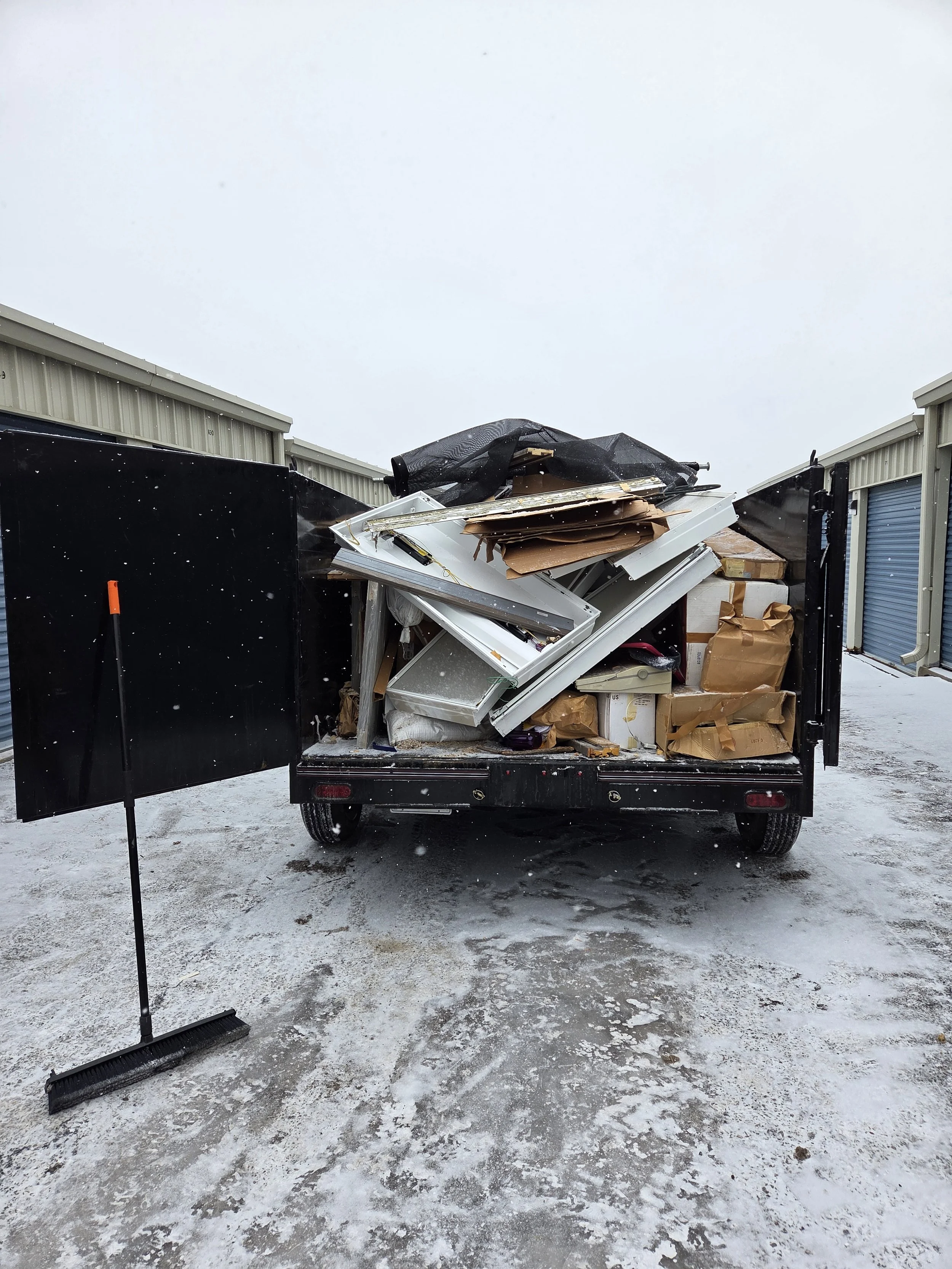 What Can (and Can’t) Go in a Dump Trailer Rental in Omaha