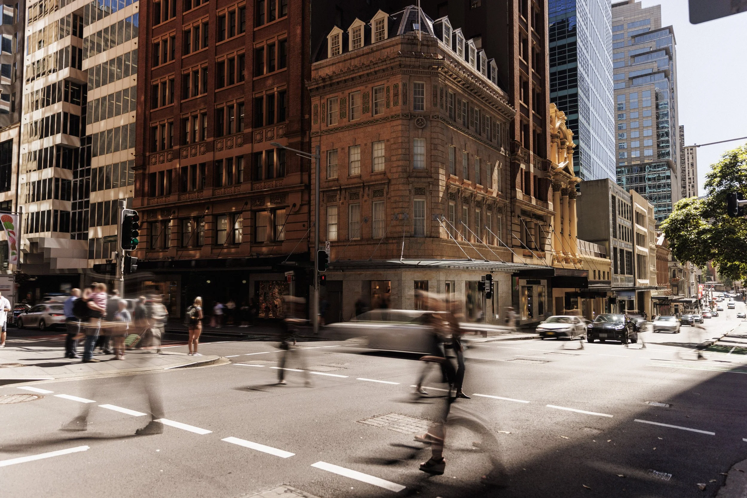 Image of Sydney CBD with blurred people and cars for why choose us Security Specialists global