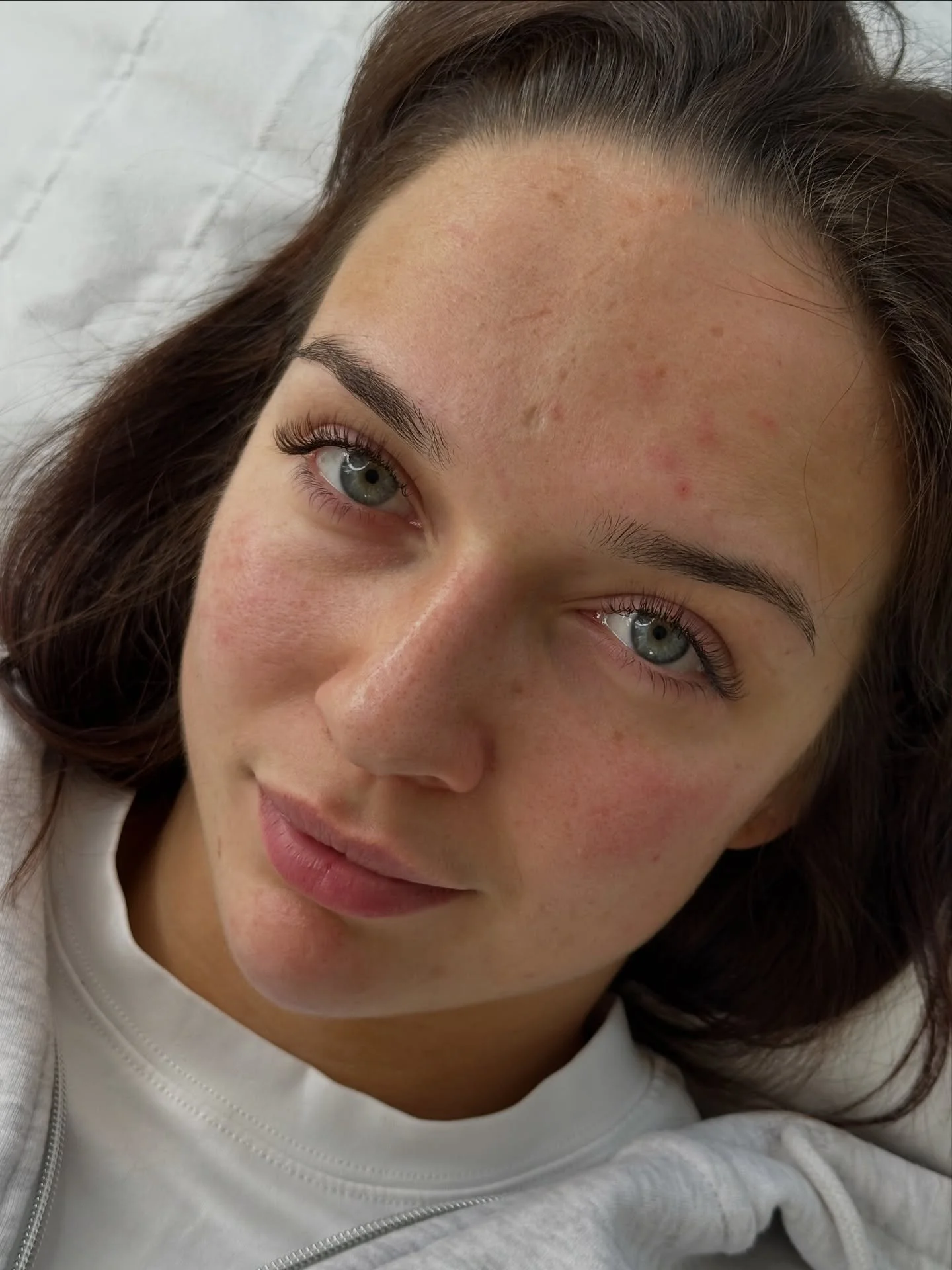 Absolutely gorgeous set of lash extensions in brown rather than black @byleah.lashes 
Were obsessed 🫶🏼