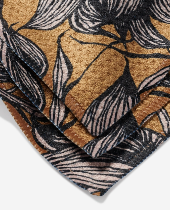 stay saffron cloths 2.png