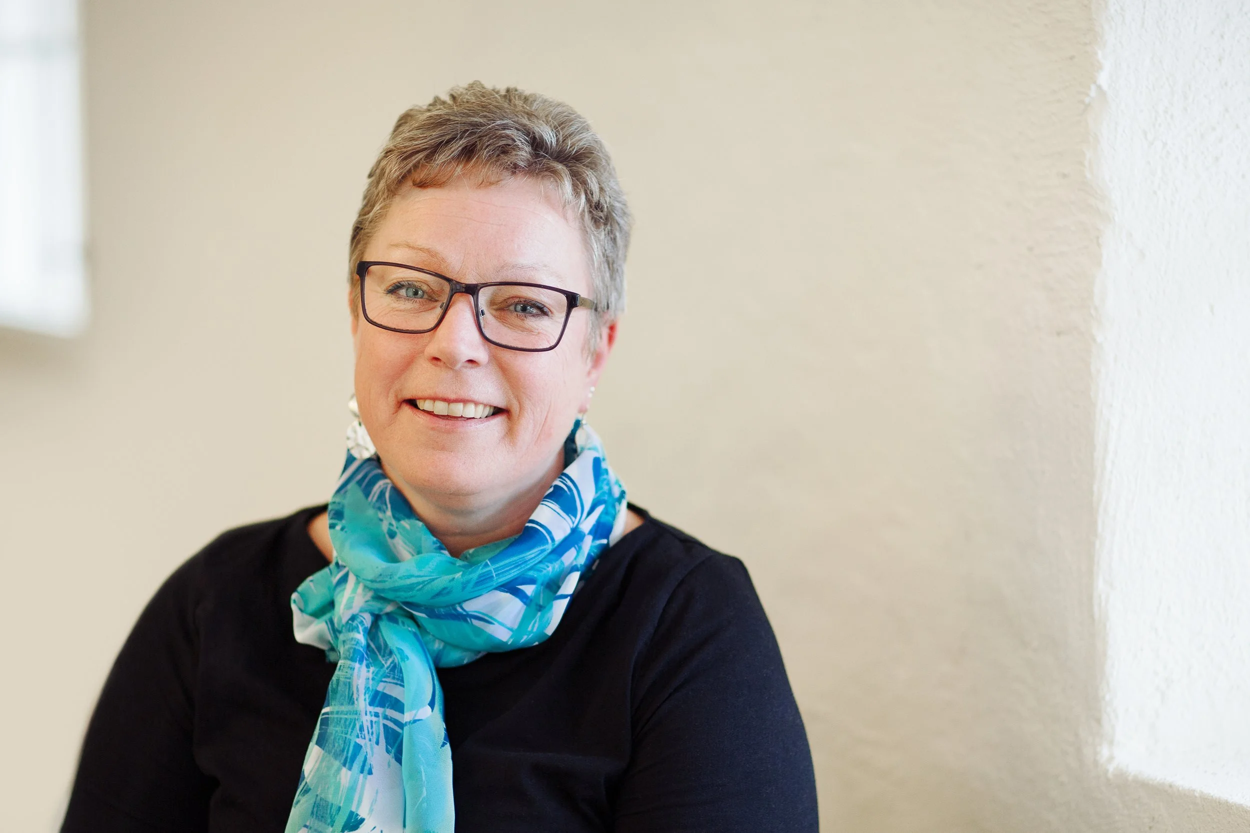 Profesjonelt bedriftsportrett av ansatt.