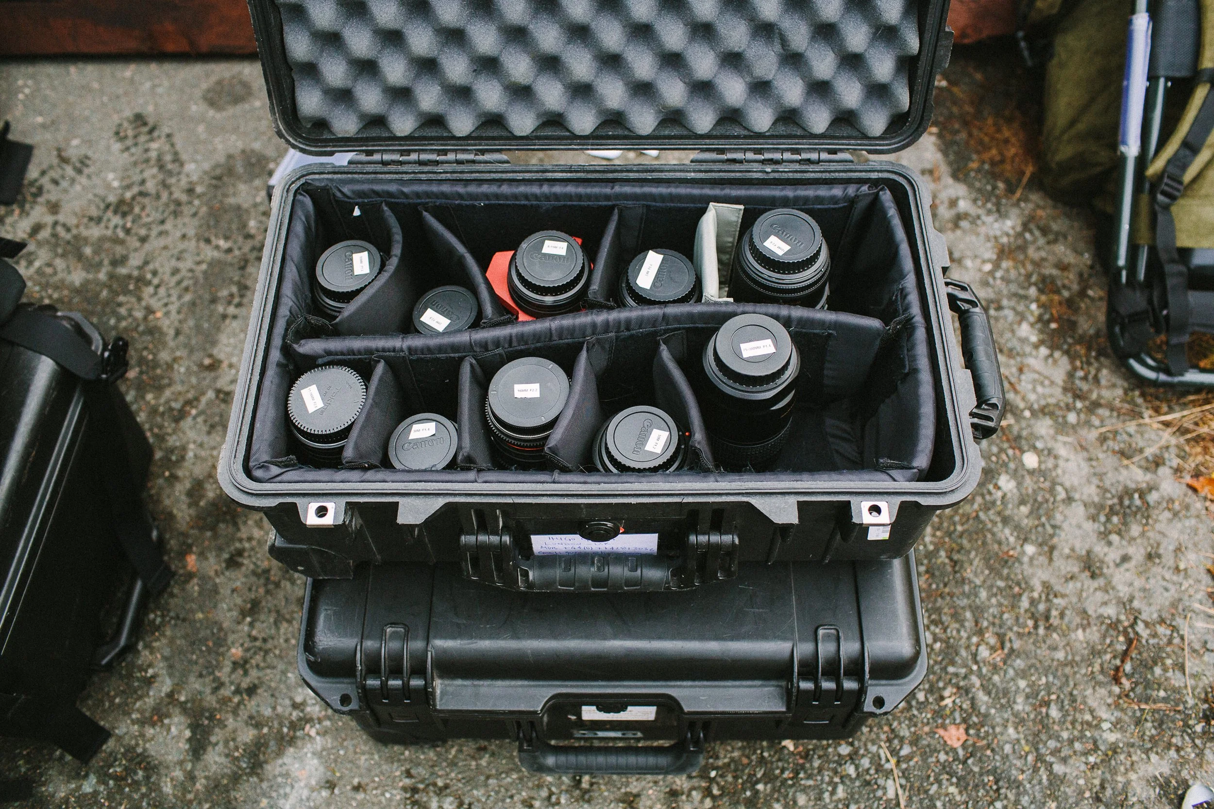 Åpen kasse med optikk til innspilling av kortfilm.