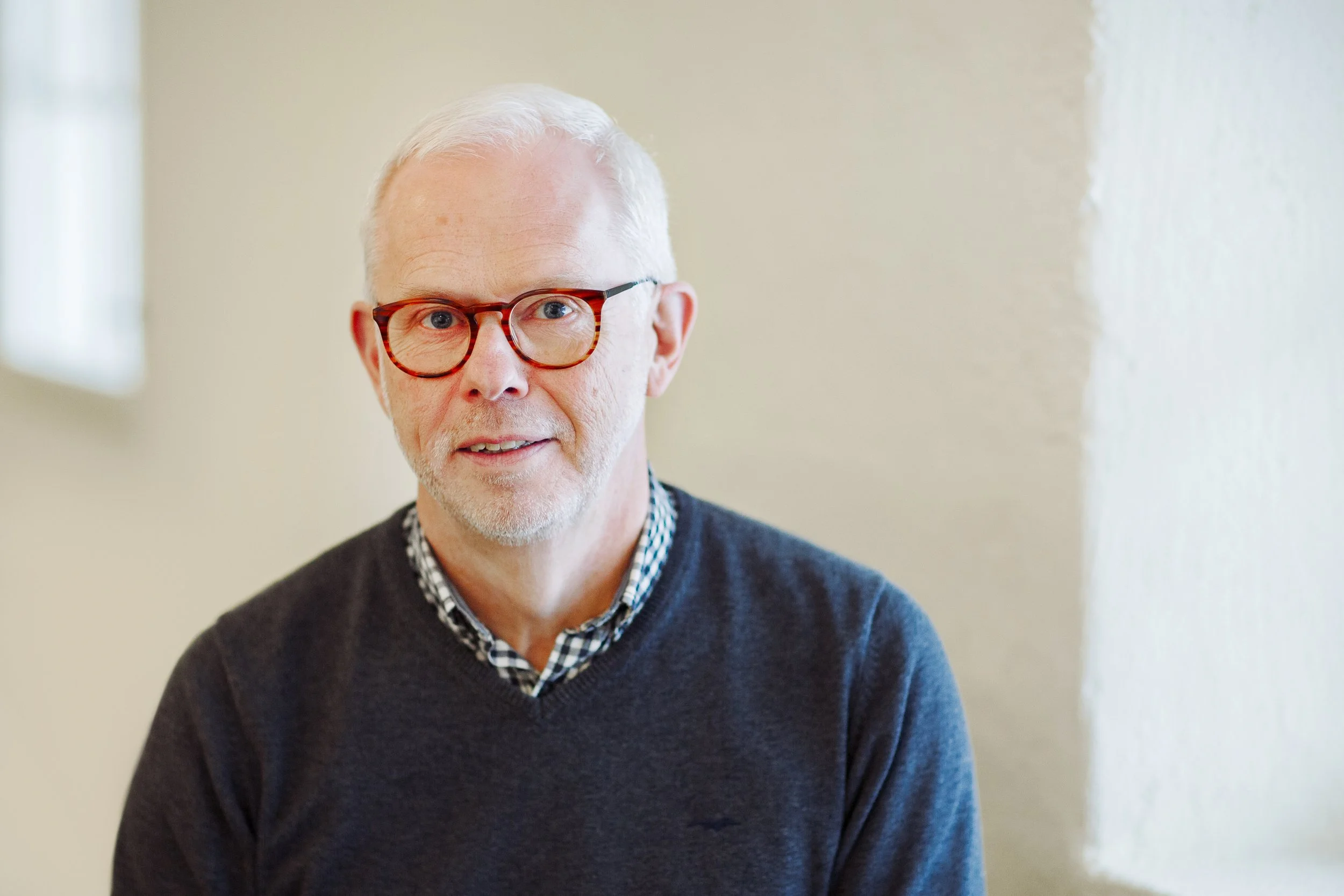 Profesjonelt bedriftsportrett av ansatt.