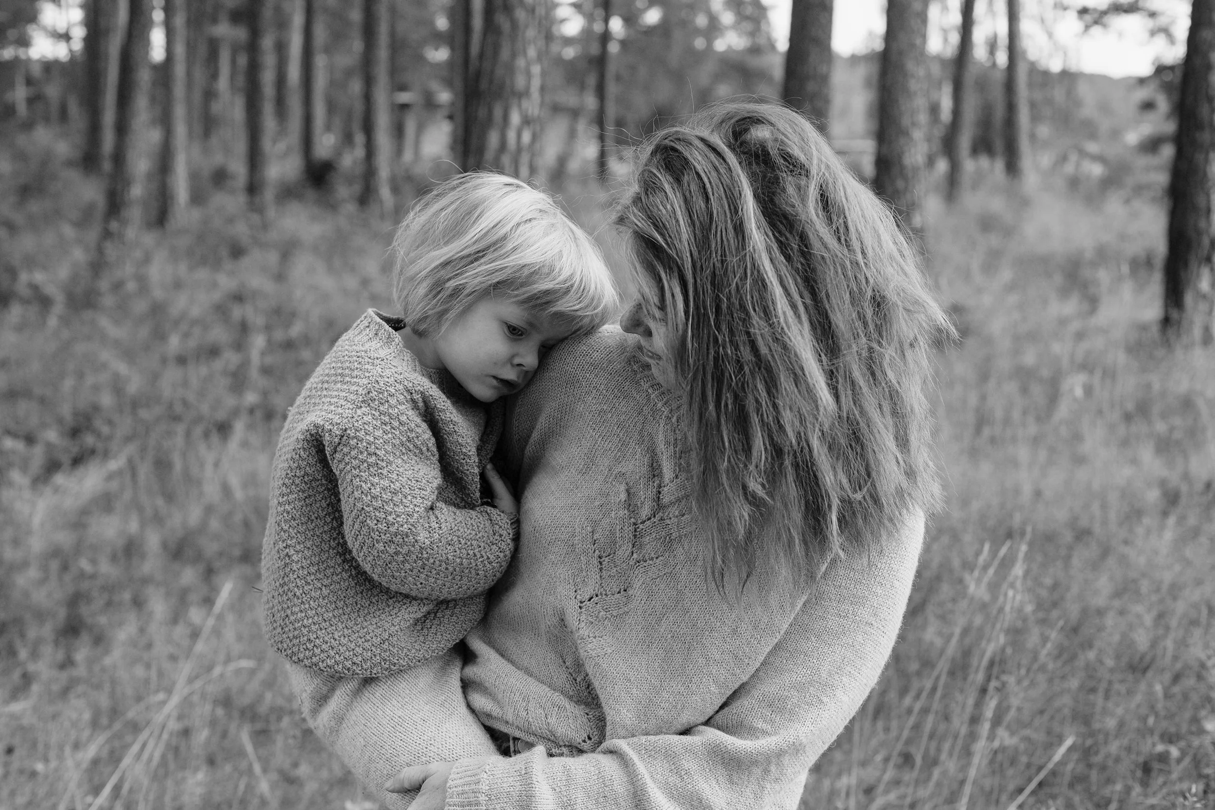 Familiefotografering av mor og barn.