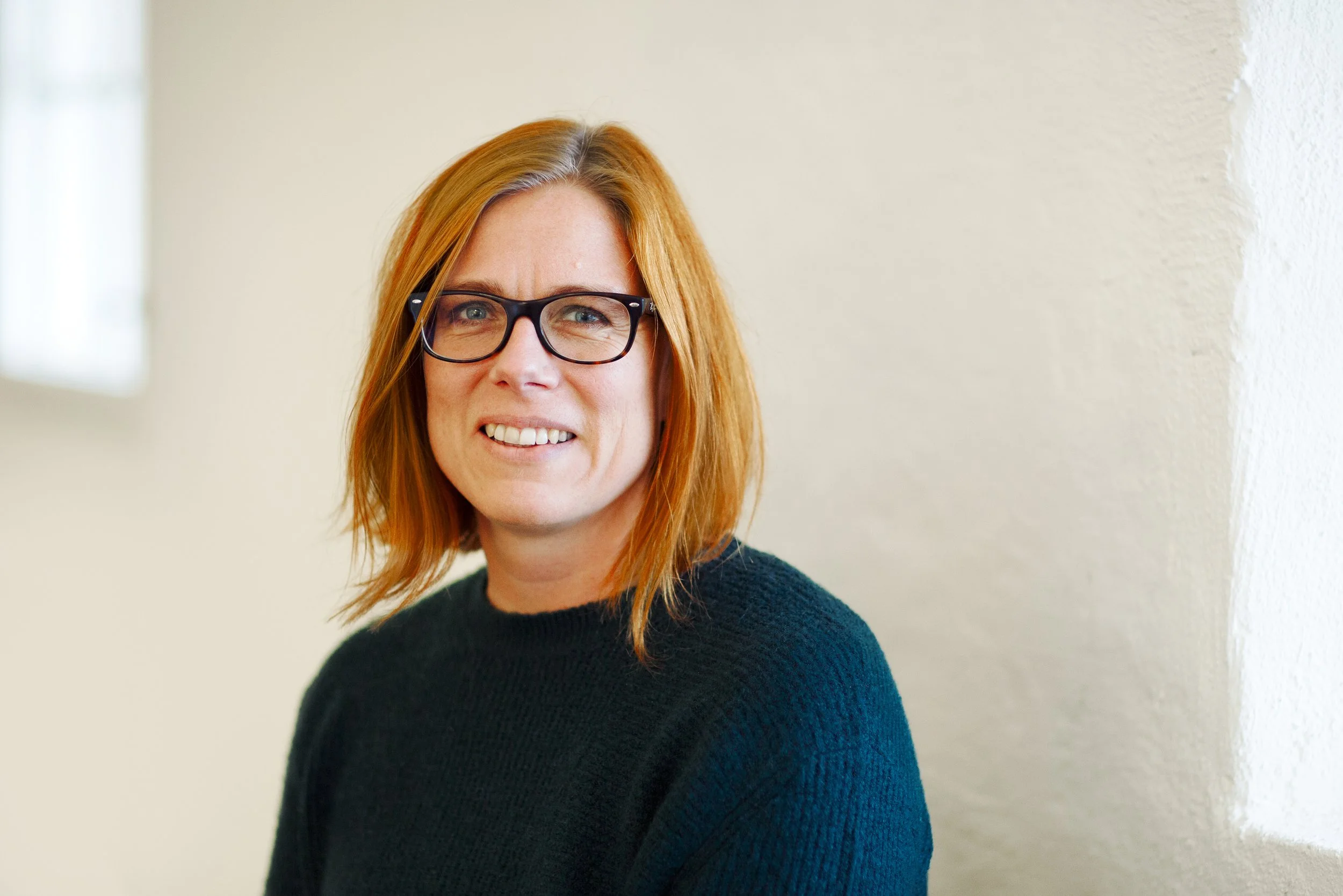 Profesjonelt bedriftsportrett av ansatt.