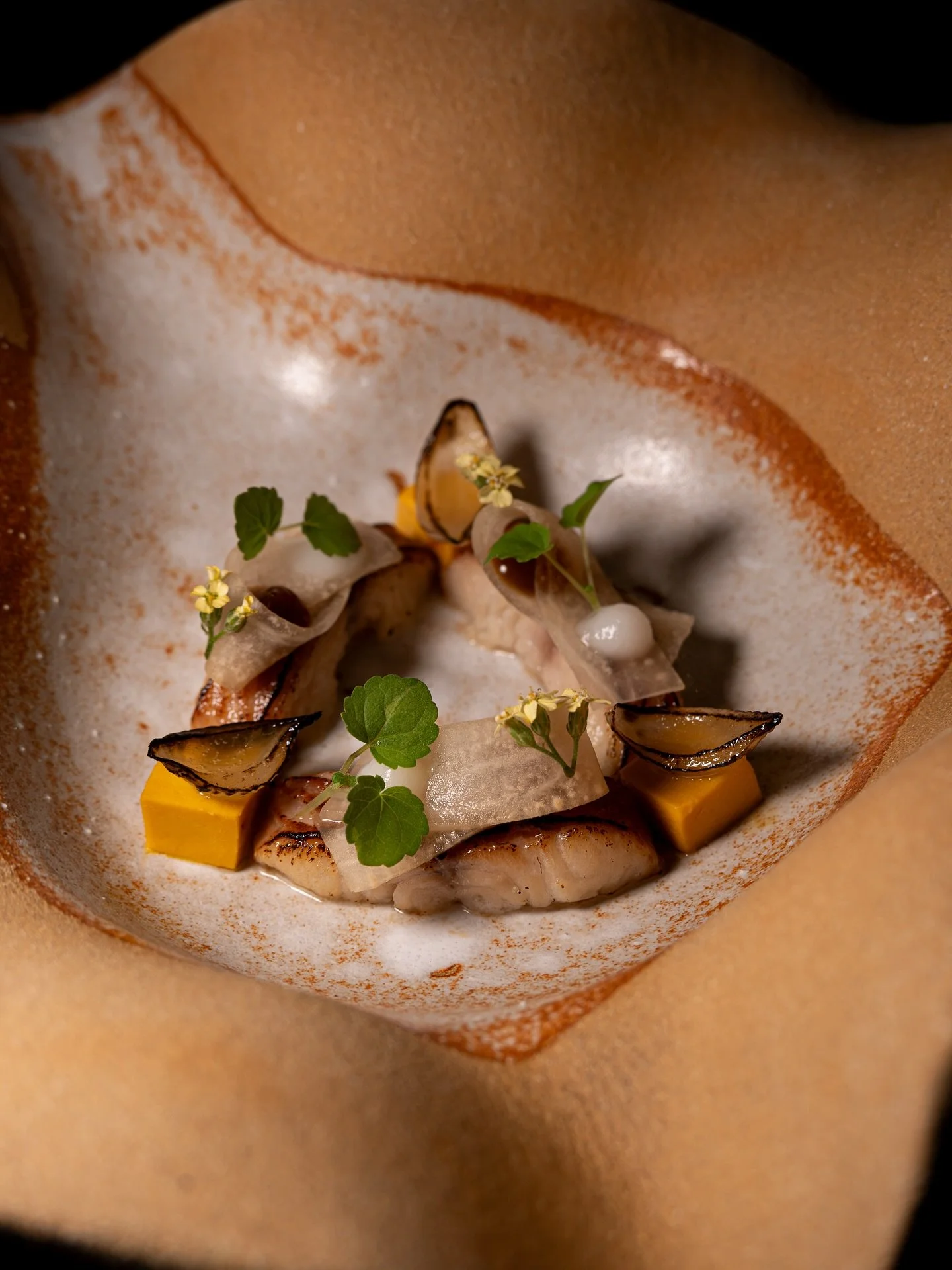 Smoked eel 
Foie Gras &bull; Daikon &bull; Agastache
Autumn&rsquo;s fire and freshness on the same plate.

📷 @byanaisfremont 
#smokedeel #foiegras #michelinrestaurant #seasonality #moderncuisine