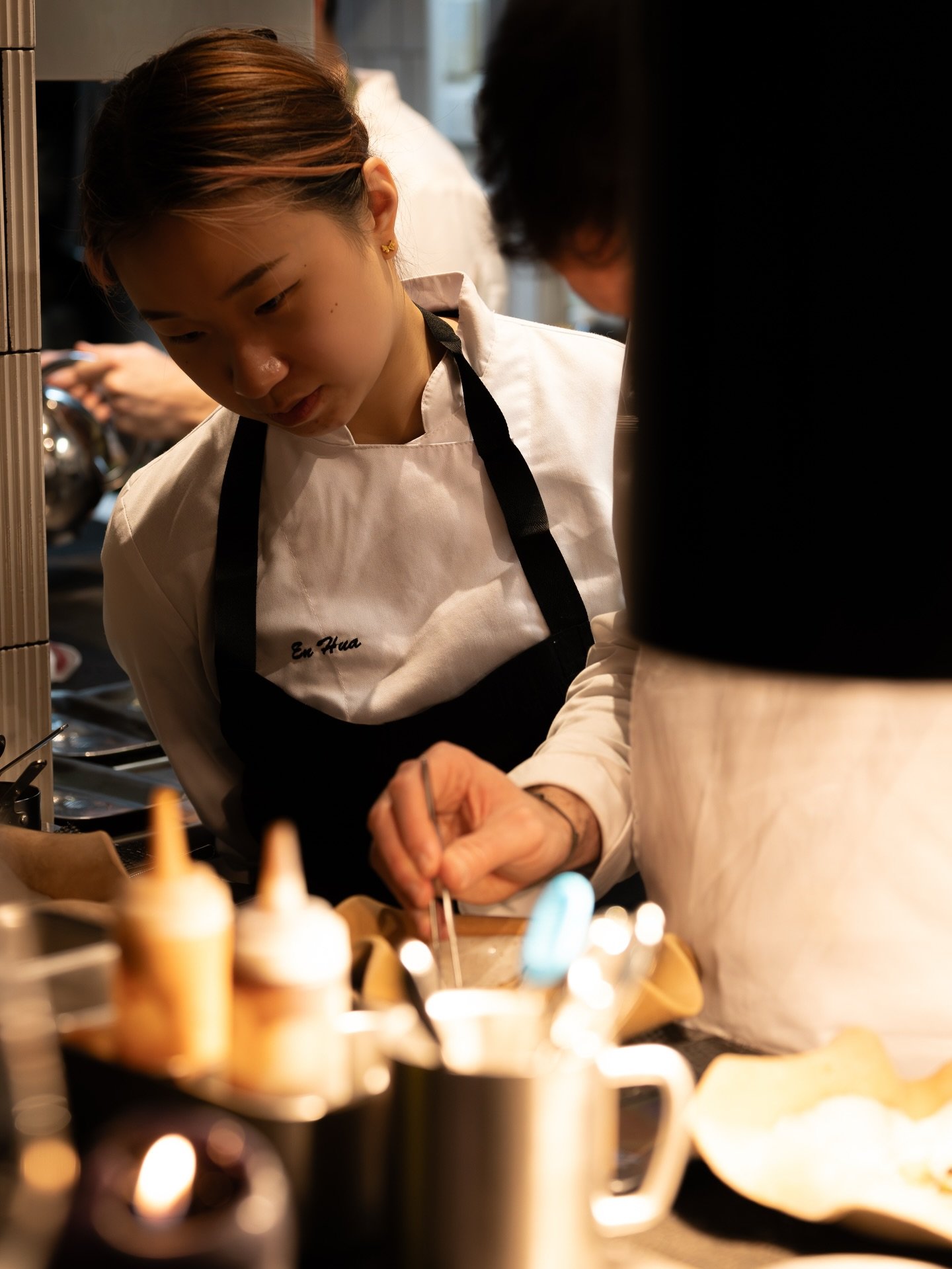 Low light, time slows down, the show is about to start. 

Welcome to NHOMe...

📷 @byanaisfremont
#restaurantatmosphere #finediningexperience #modernhospitality #culinaryexperience