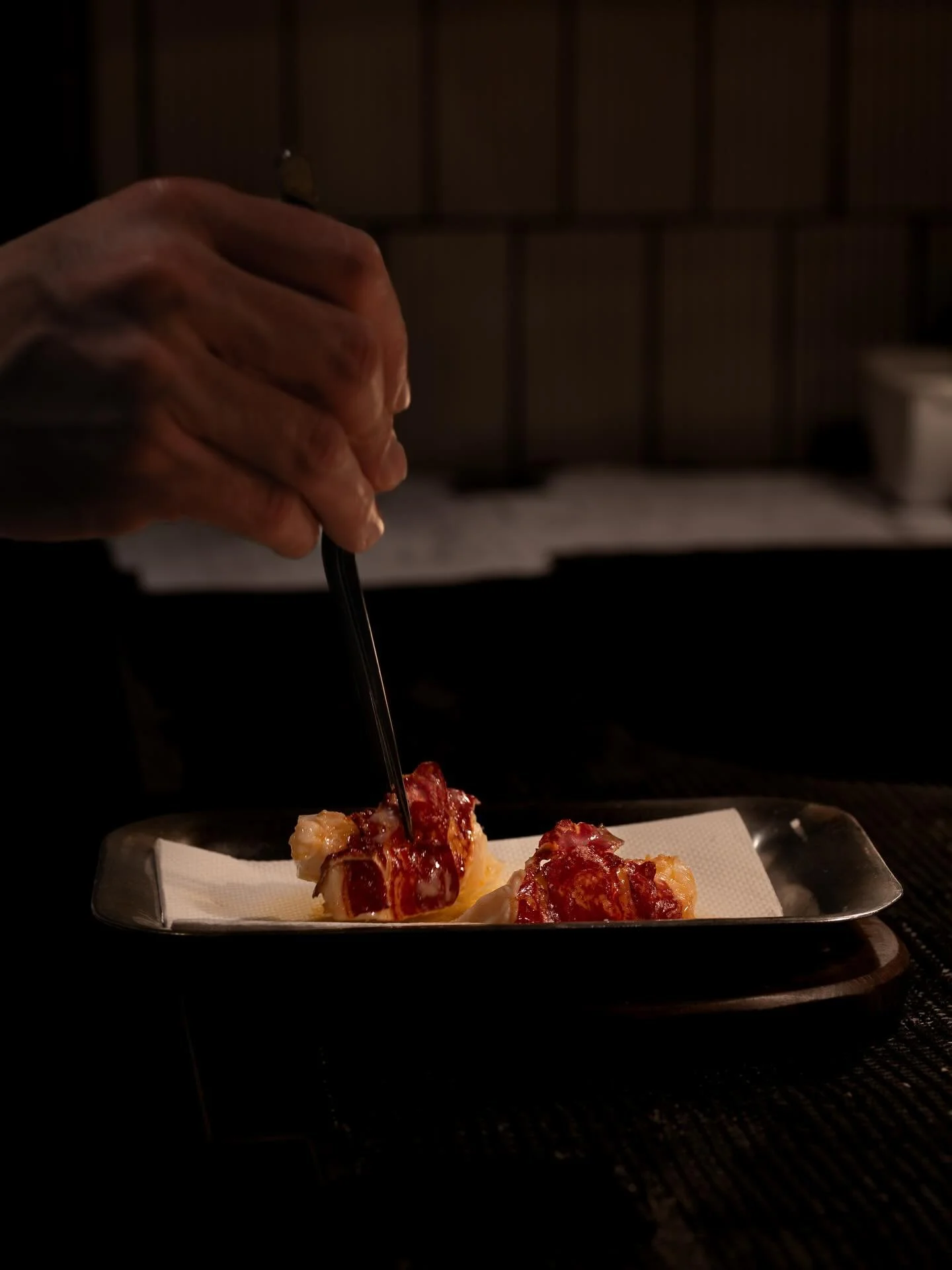 From product to plate.
Lobster &bull; Sea Buckthorn &bull; Carrot &bull; Tagetes

📷 @byanaisfremont

#michelinrestaurant #moderncuisine #culinaryart #chefmode #gastronomyparis