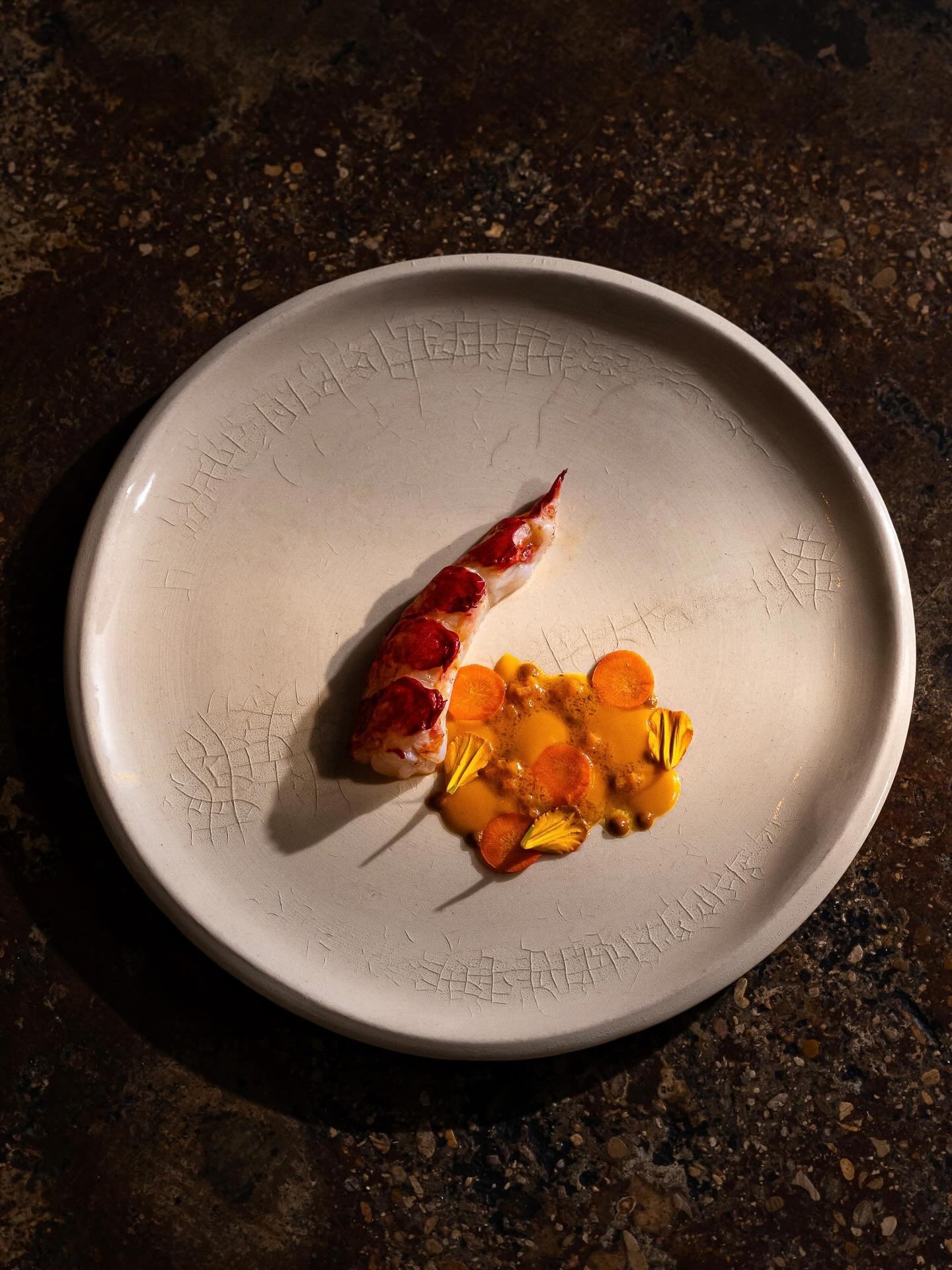 Lobster 🦞
Sea buckthorn &bull; Carrot &bull; Tagetes

Textures, brightness, and depth meet in a single plate.

📷 @lephotographedudimanche 

#modernuisine #parisfoodscene #michelinstar #foodcuriosity