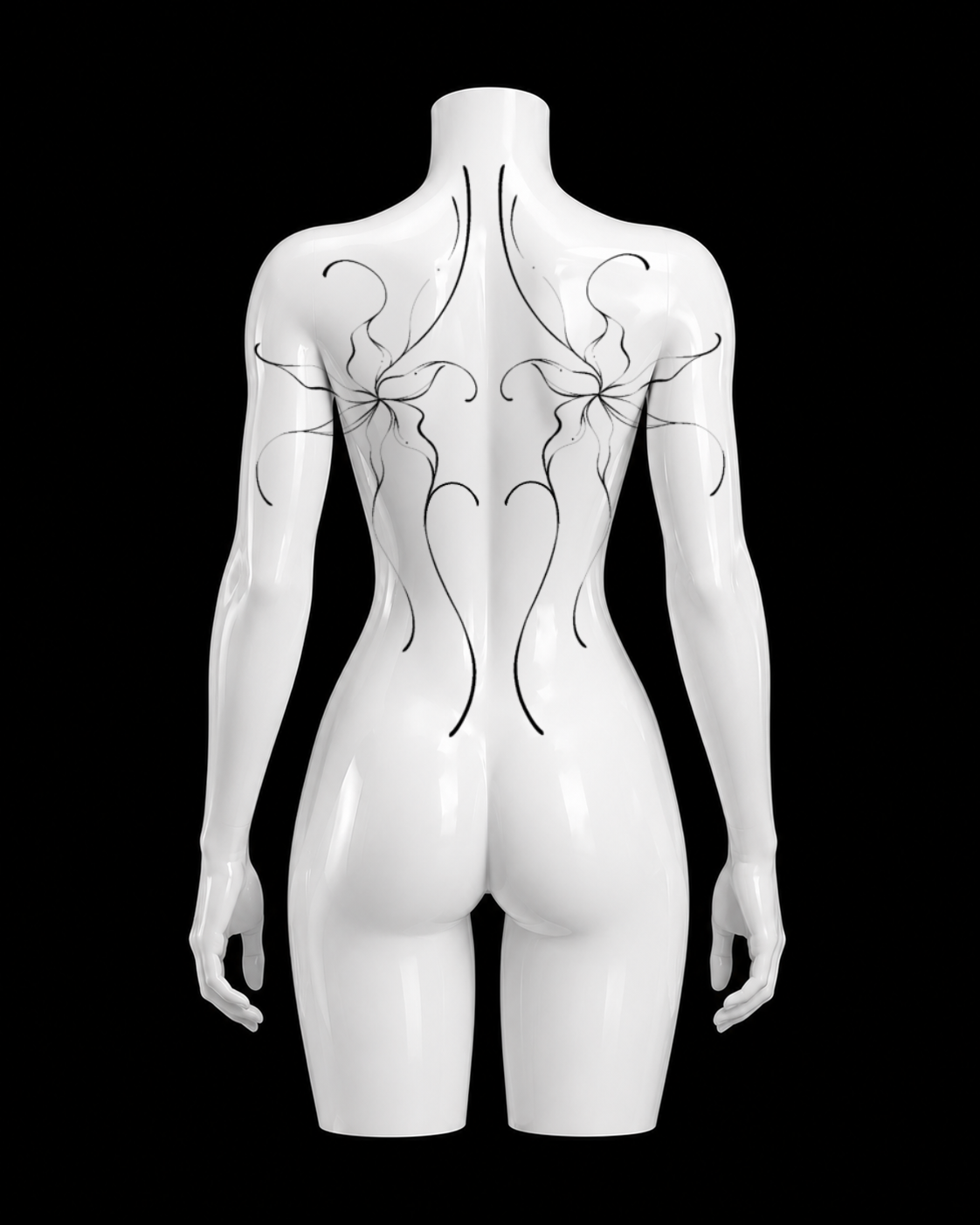 Mannequin blanc vu de dos avec motif noir de branches et de fleurs tatouées sur le dos